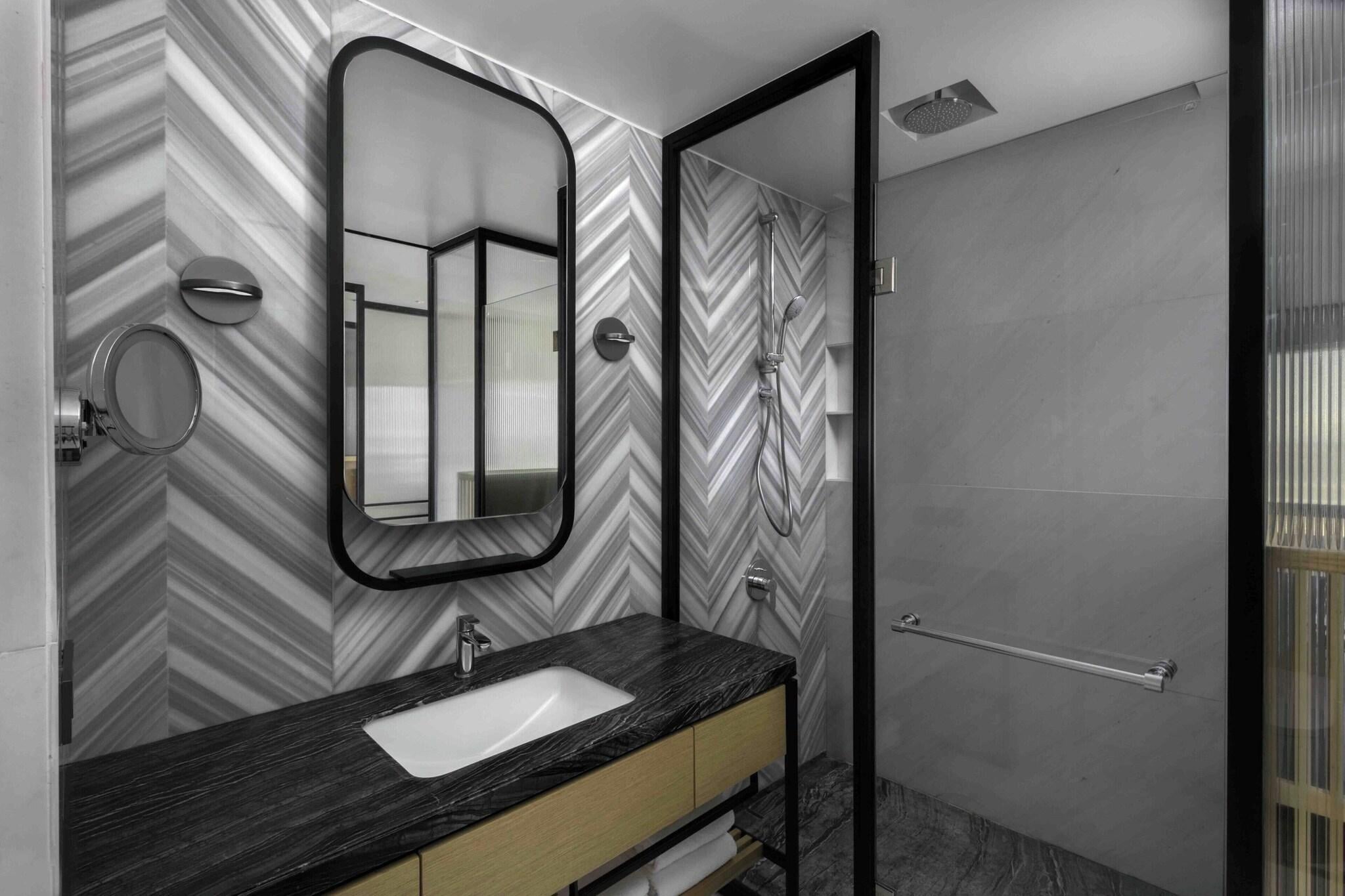 Quadruple Club Two Queen Beds