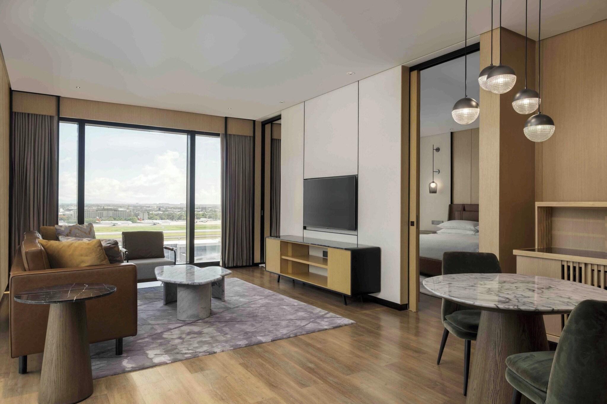 Junior Suite City View King Bed