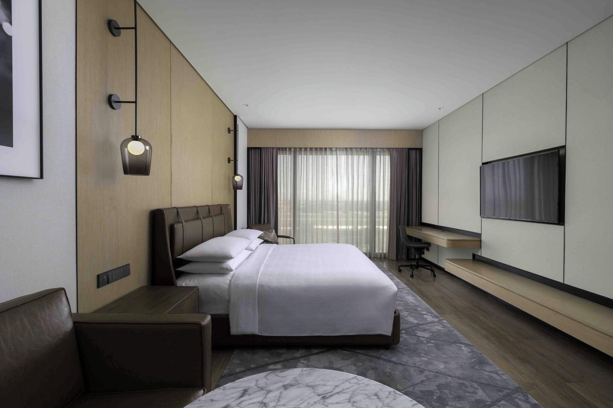 Double Club King Bed