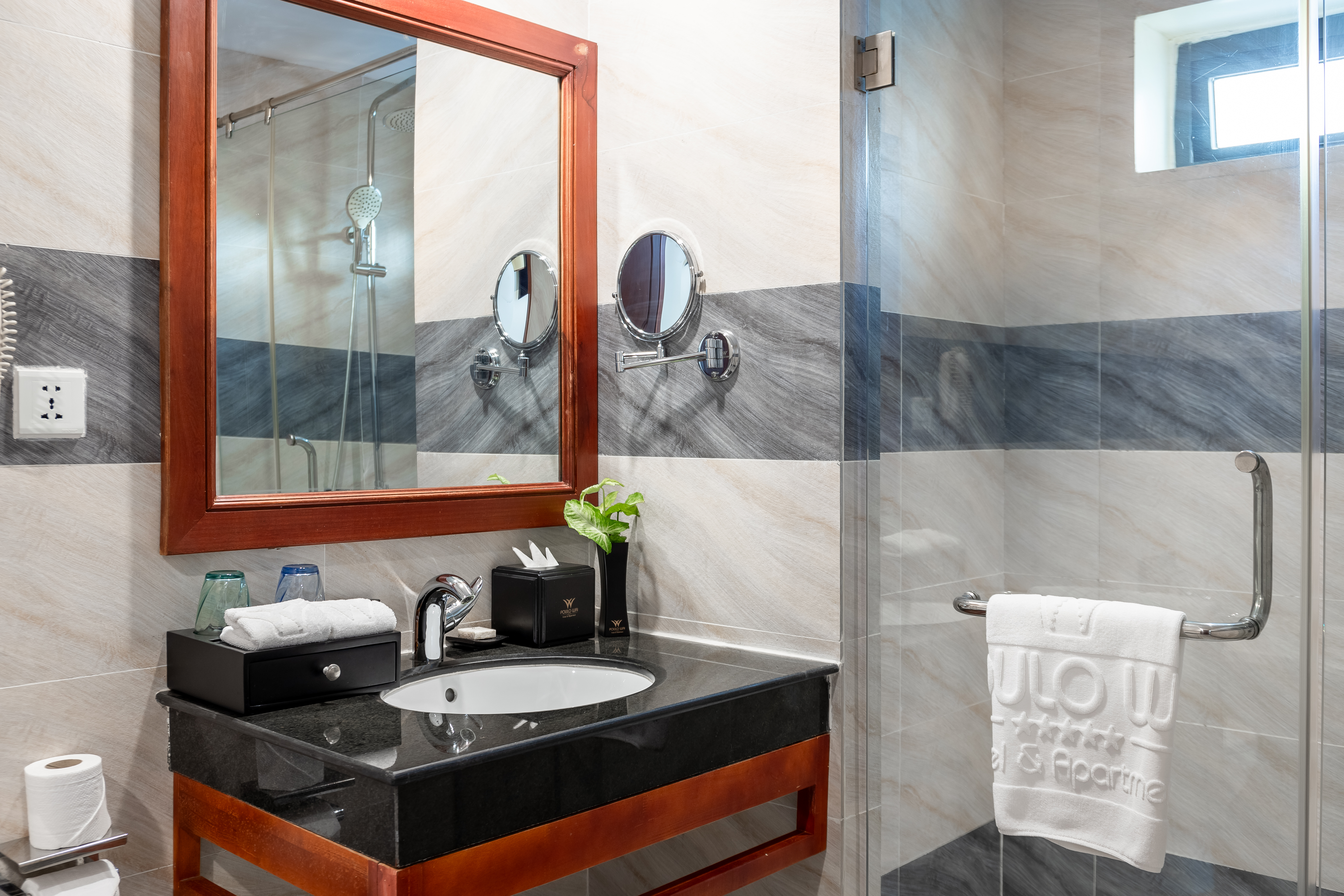 Double Deluxe King Bed