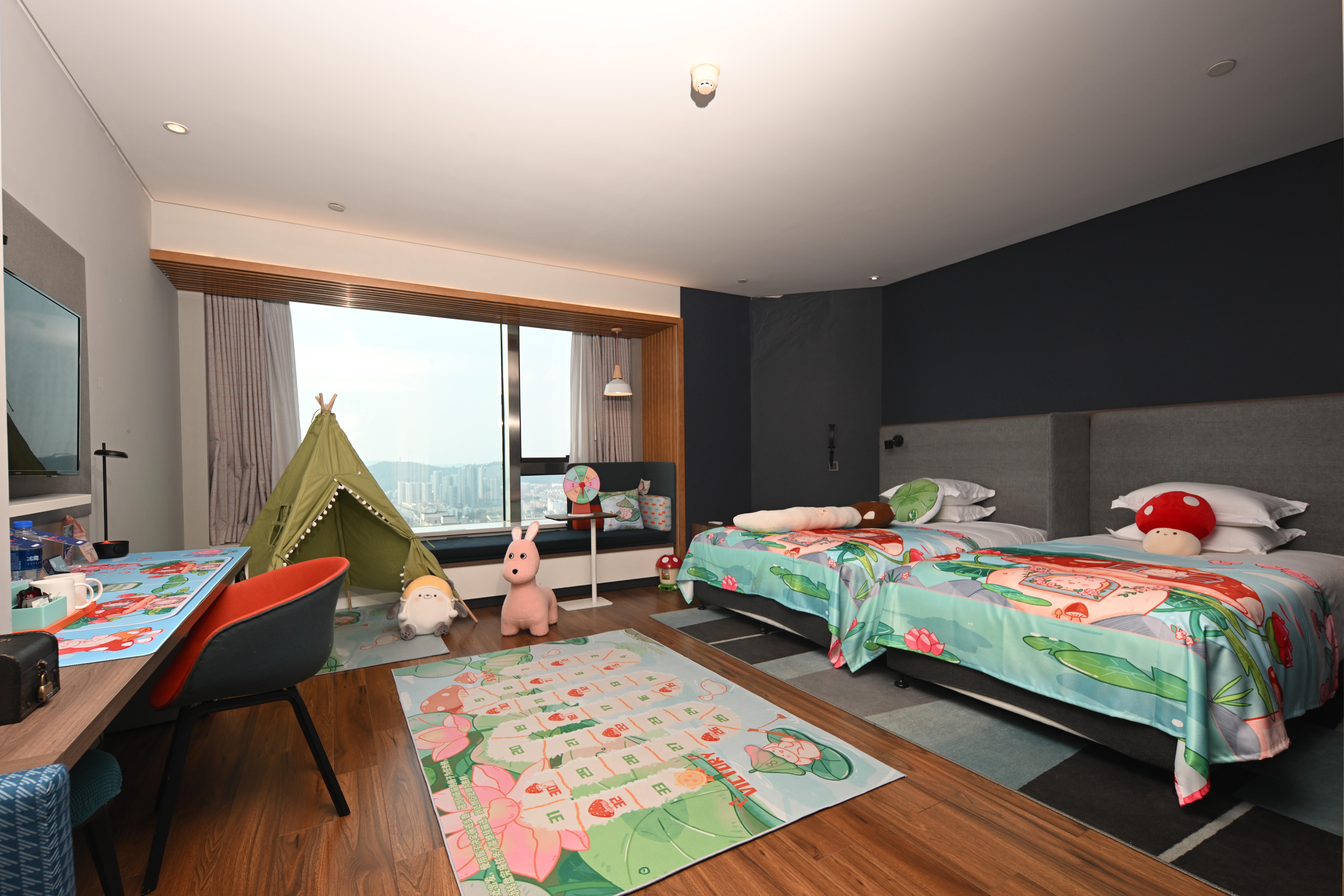 Triple Queen Size Bed