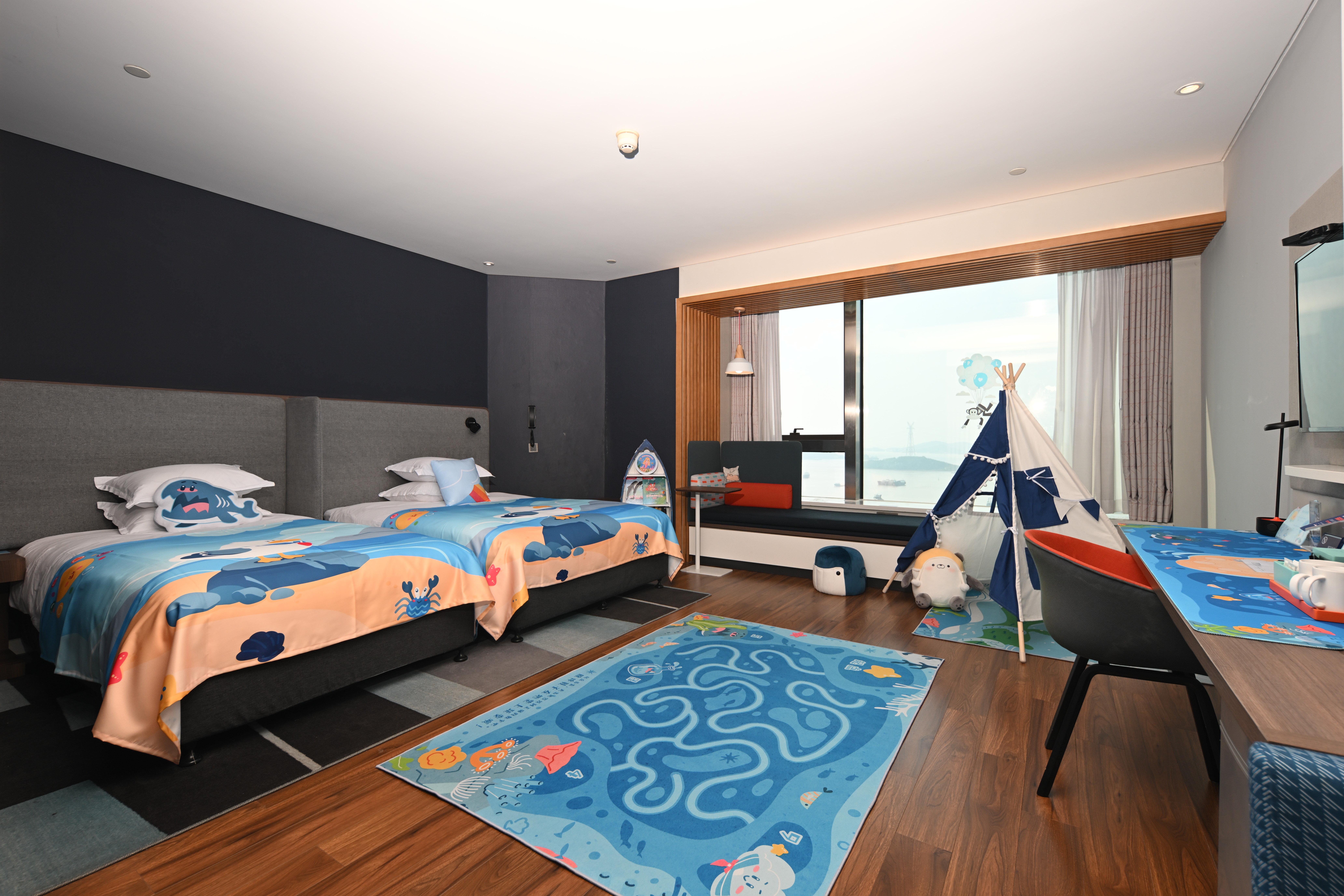 Triple Queen Size Bed