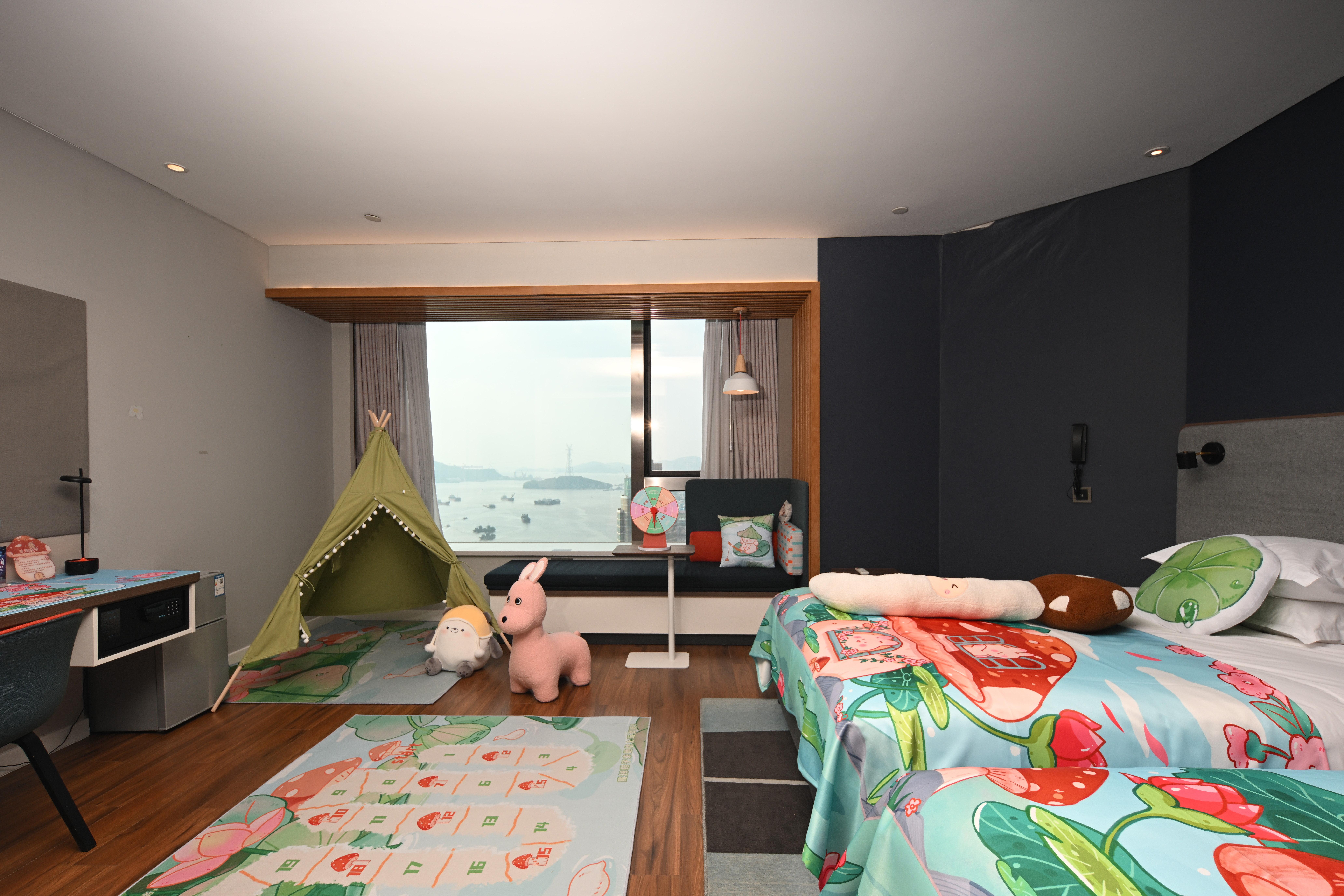 Triple Queen Size Bed