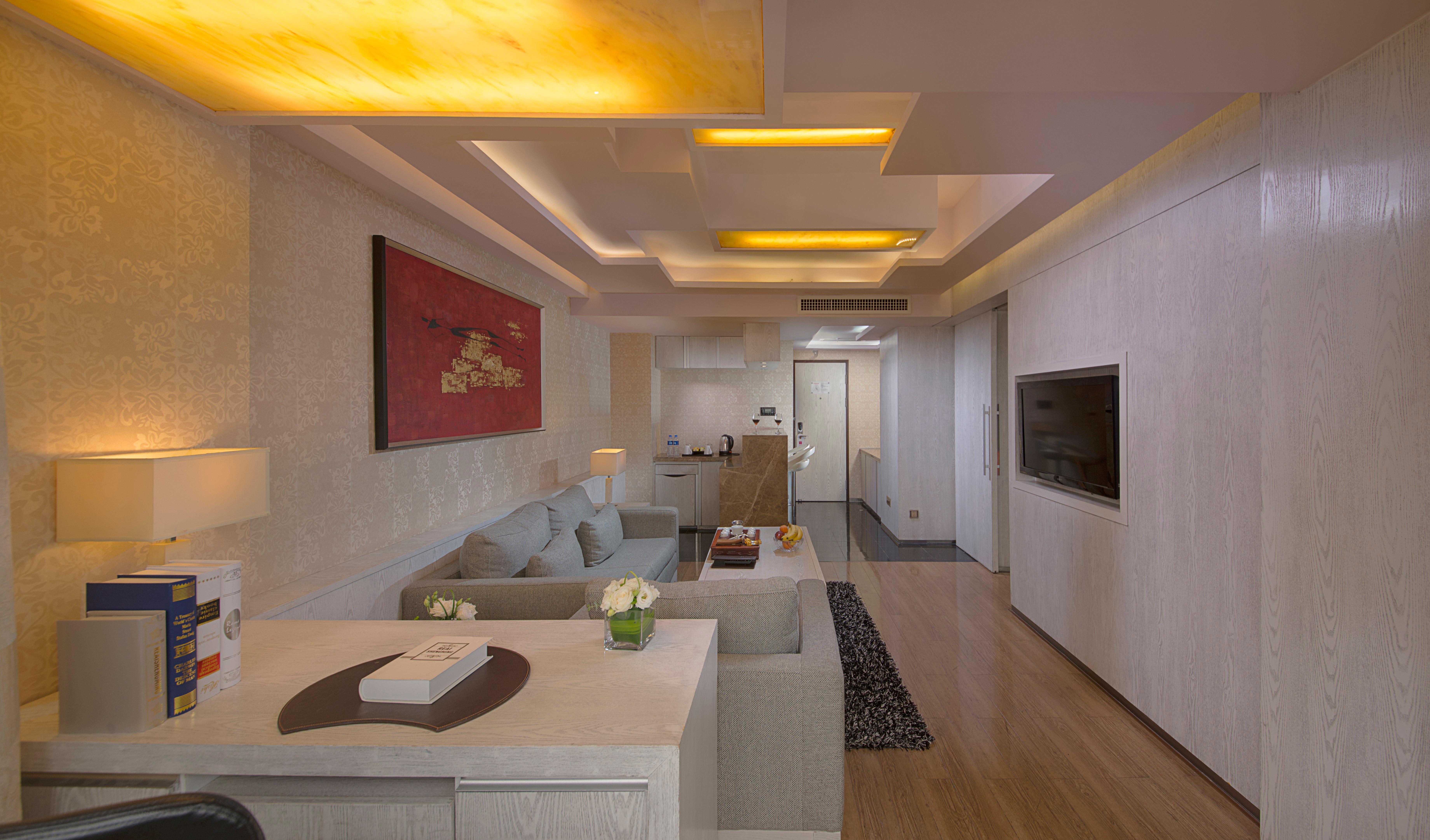 Suite Queen Bed Smoking