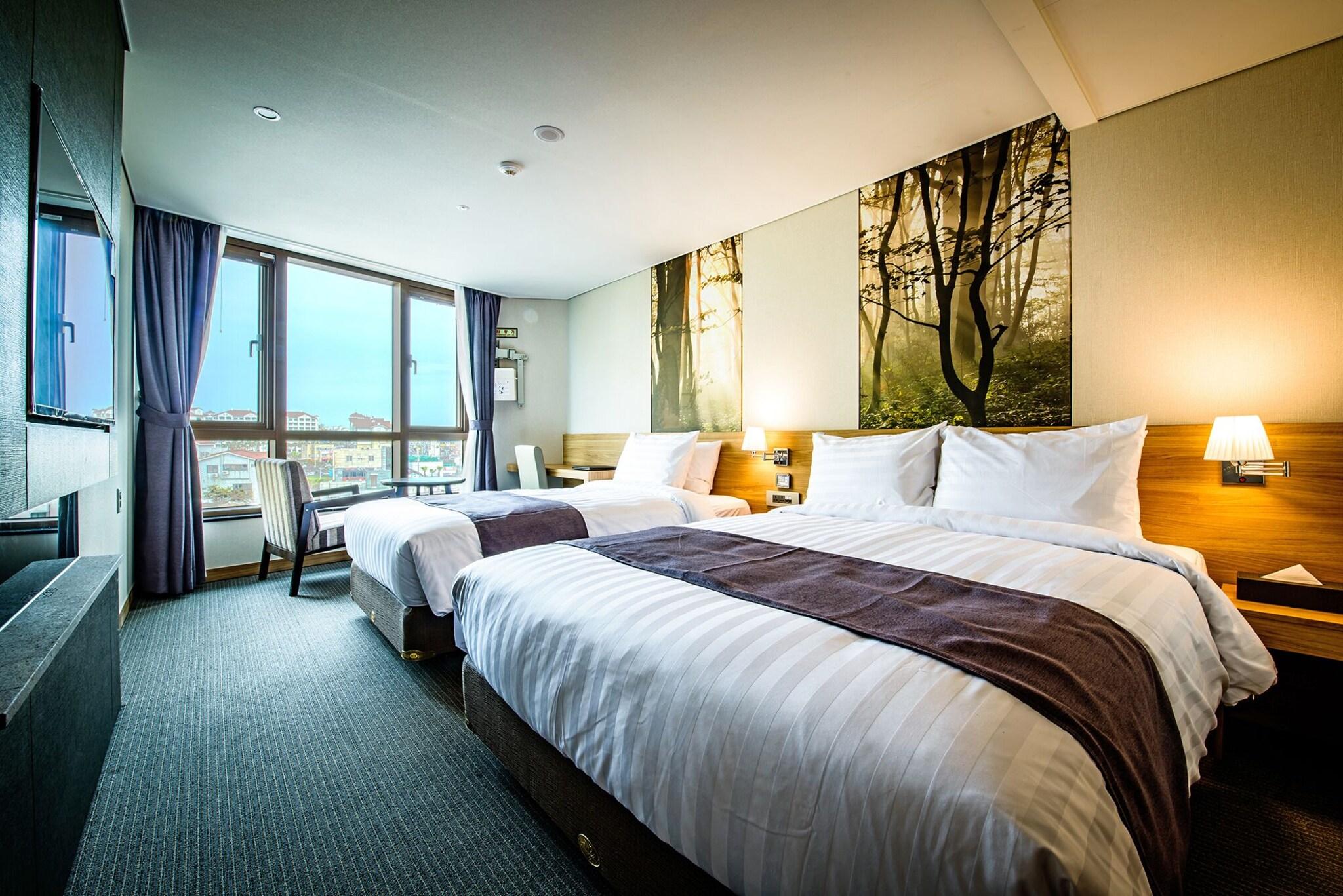 Twin Deluxe Two Beds