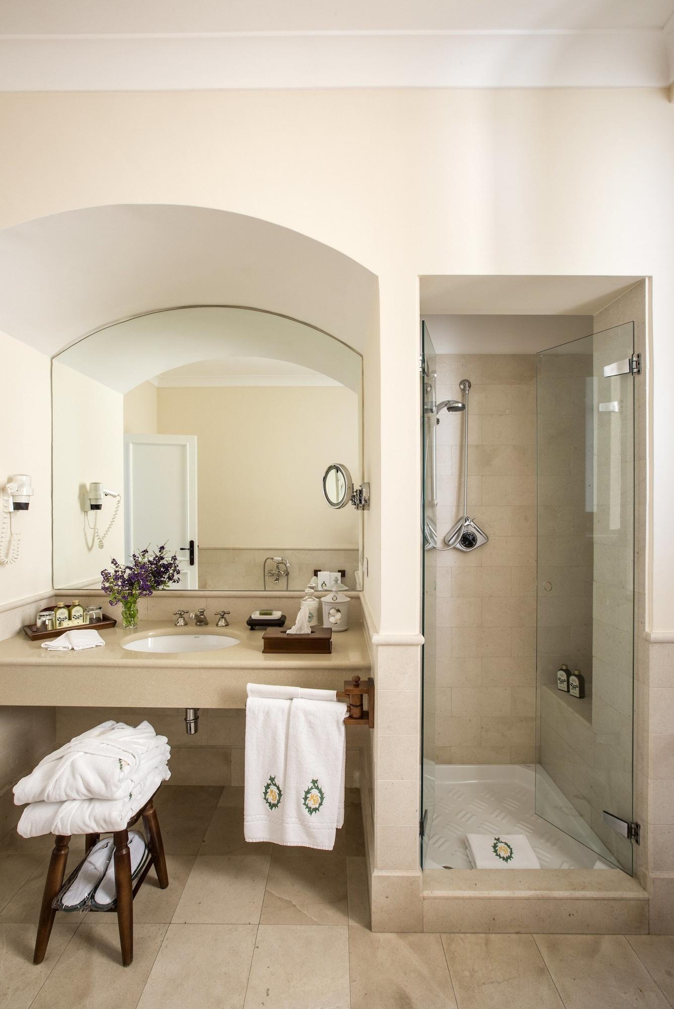 Studio King Size Bed