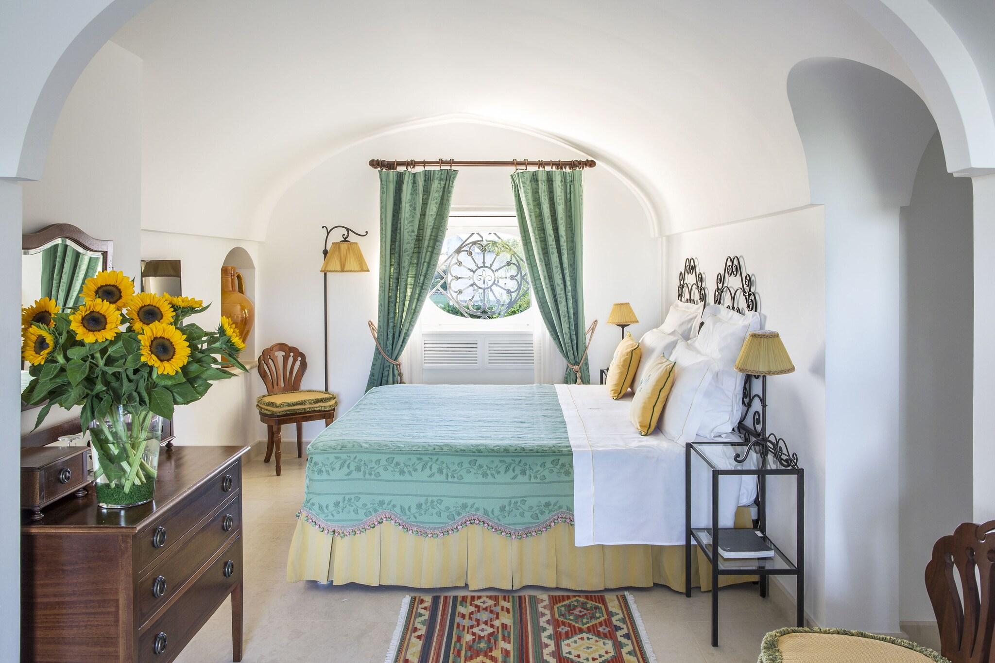 Studio King Size Bed