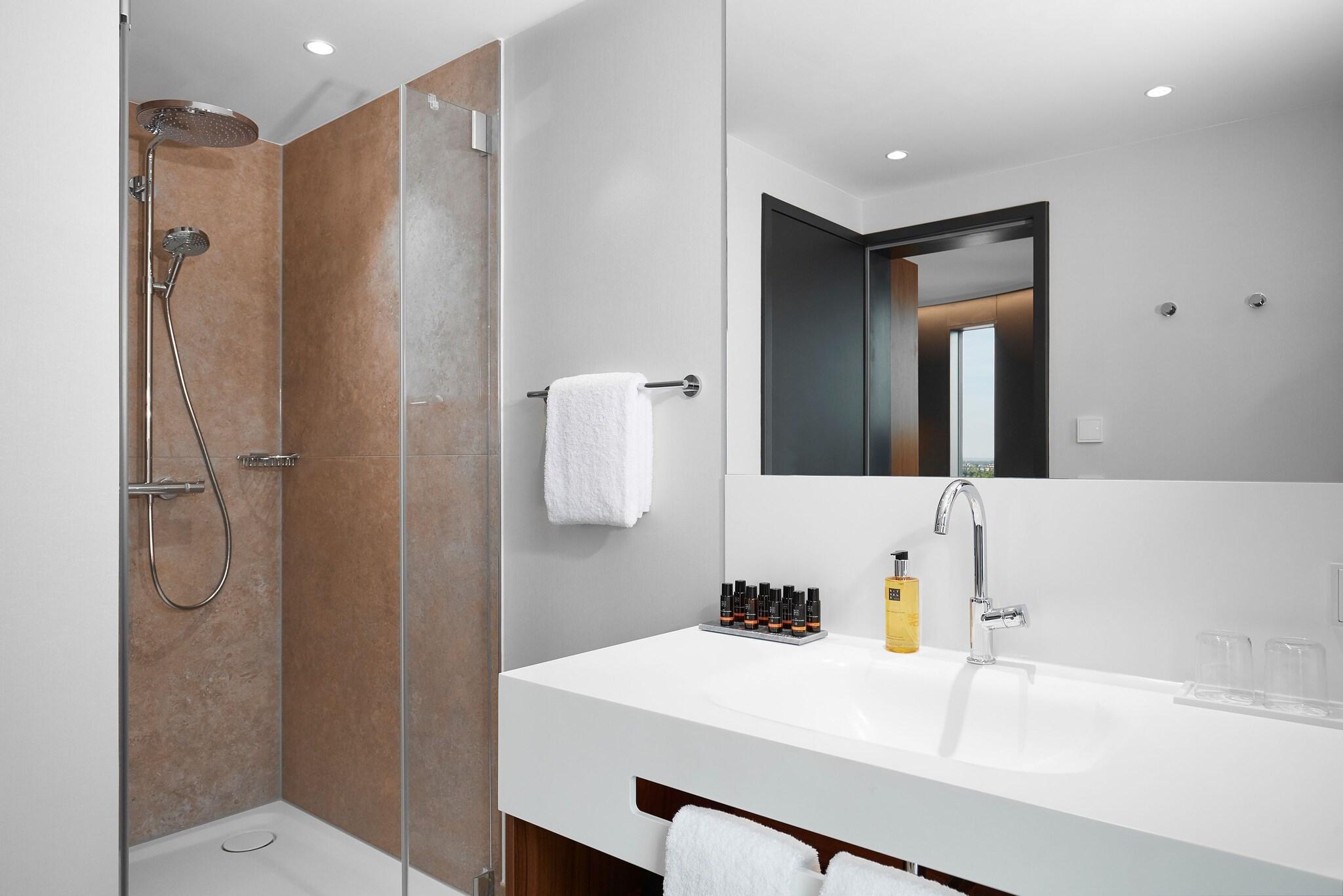 Double Club King Bed