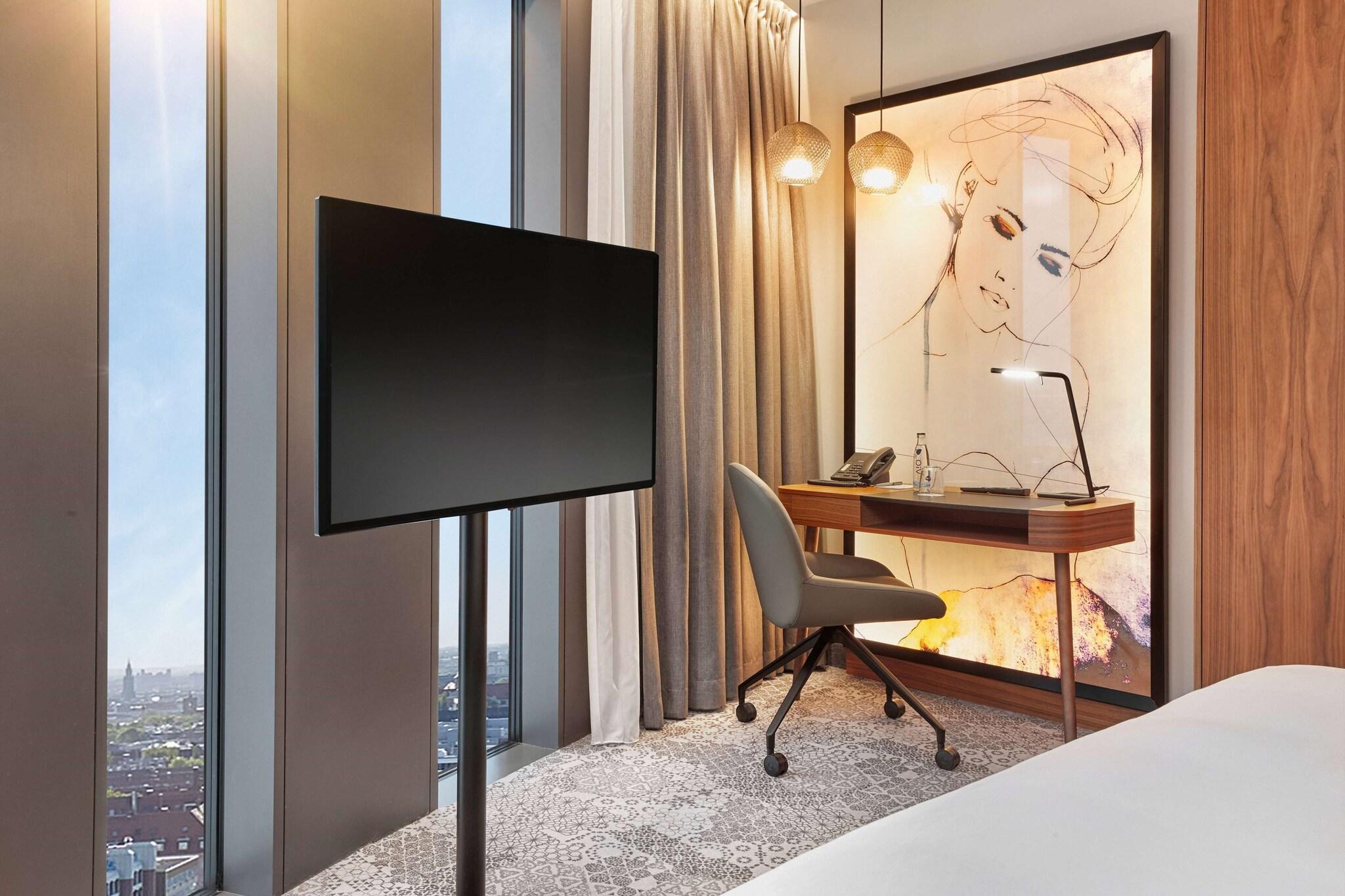 Double Club King Bed