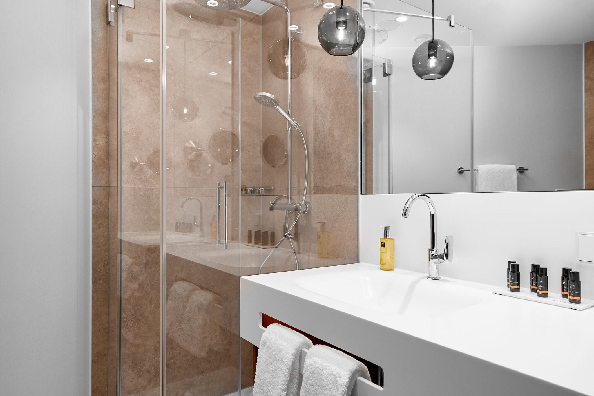 Double Superior King Bed