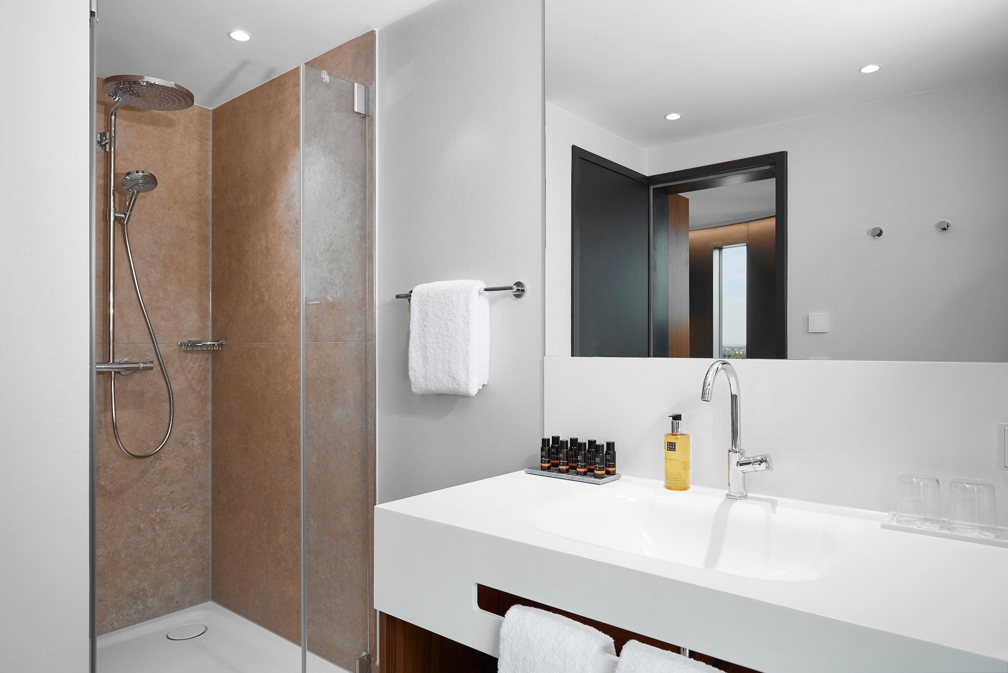 Double Club King Bed