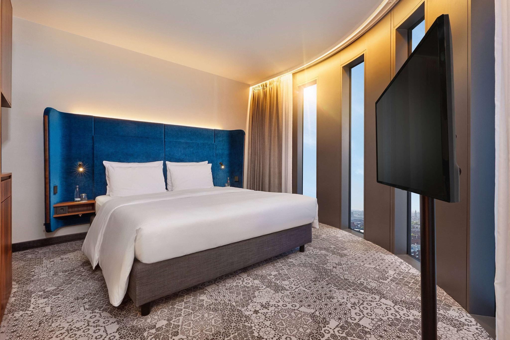 Double Club King Bed