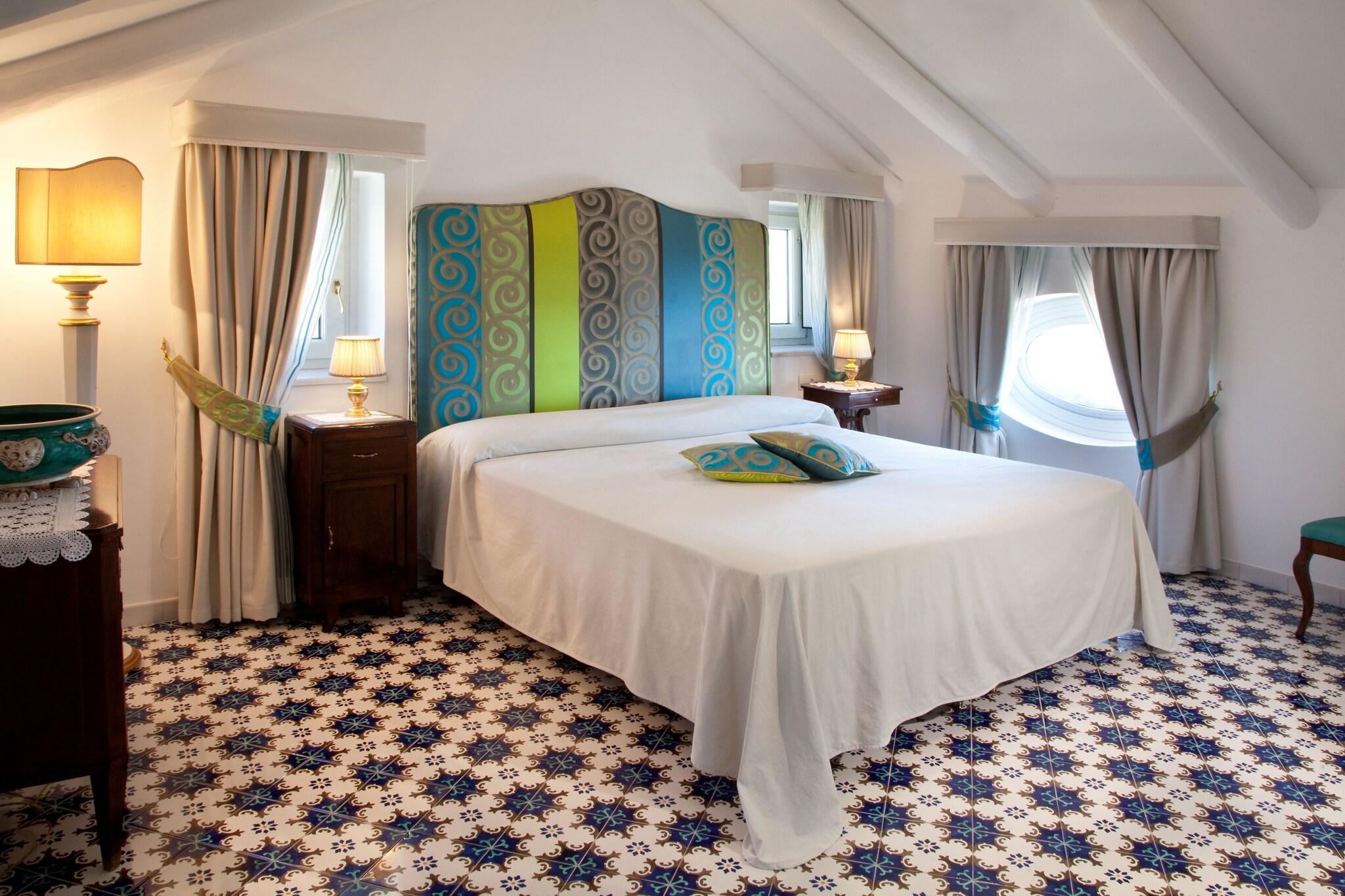 Junior Suite Sea View King Bed