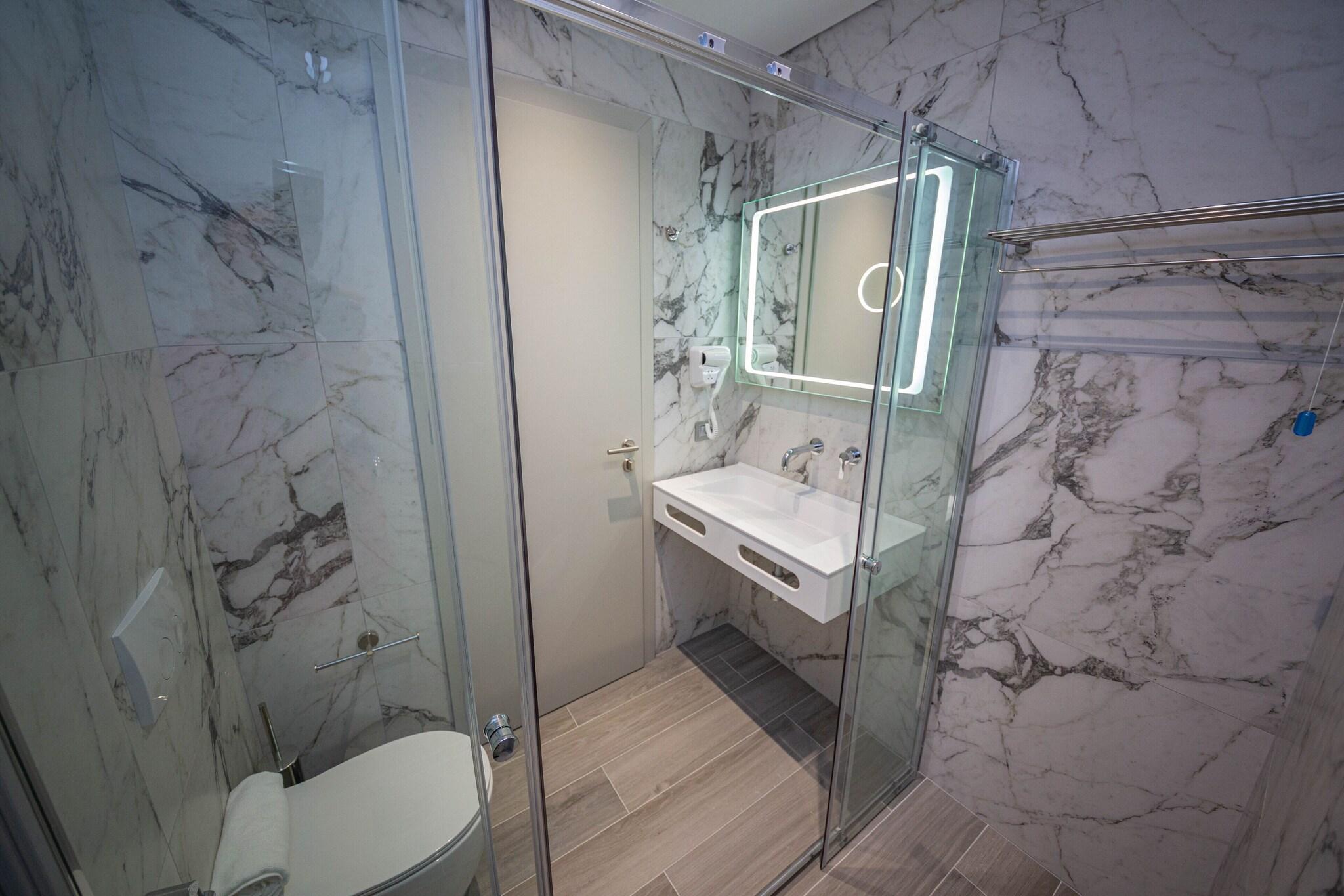 Triple Deluxe King Bed