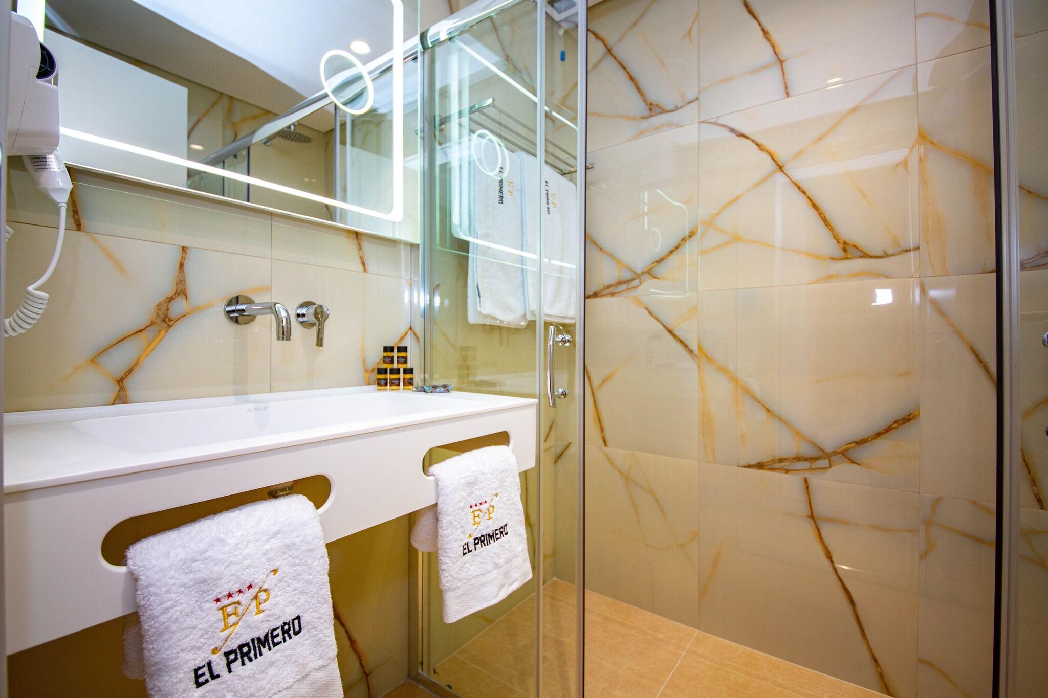 Triple Deluxe King Bed