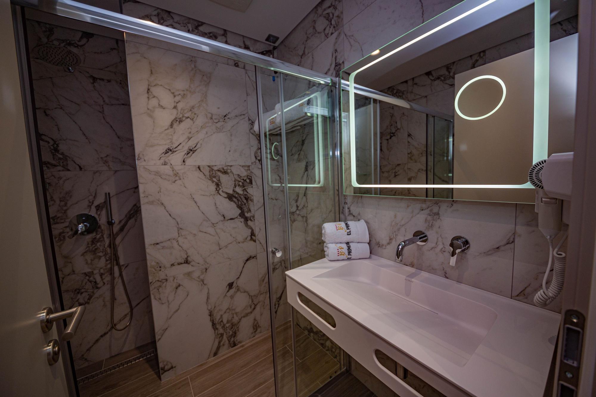 Triple Deluxe King Bed