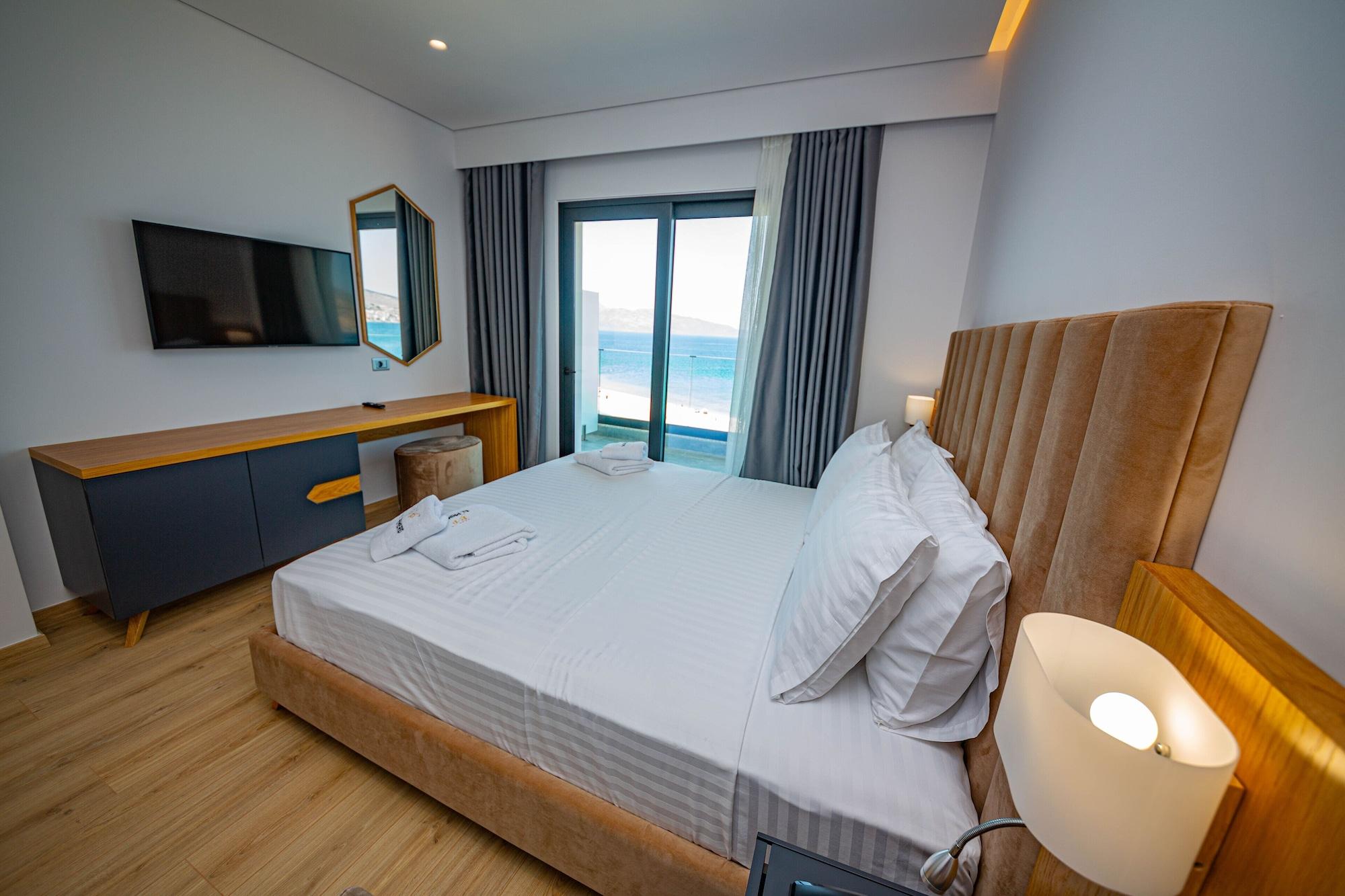 Triple Deluxe King Bed