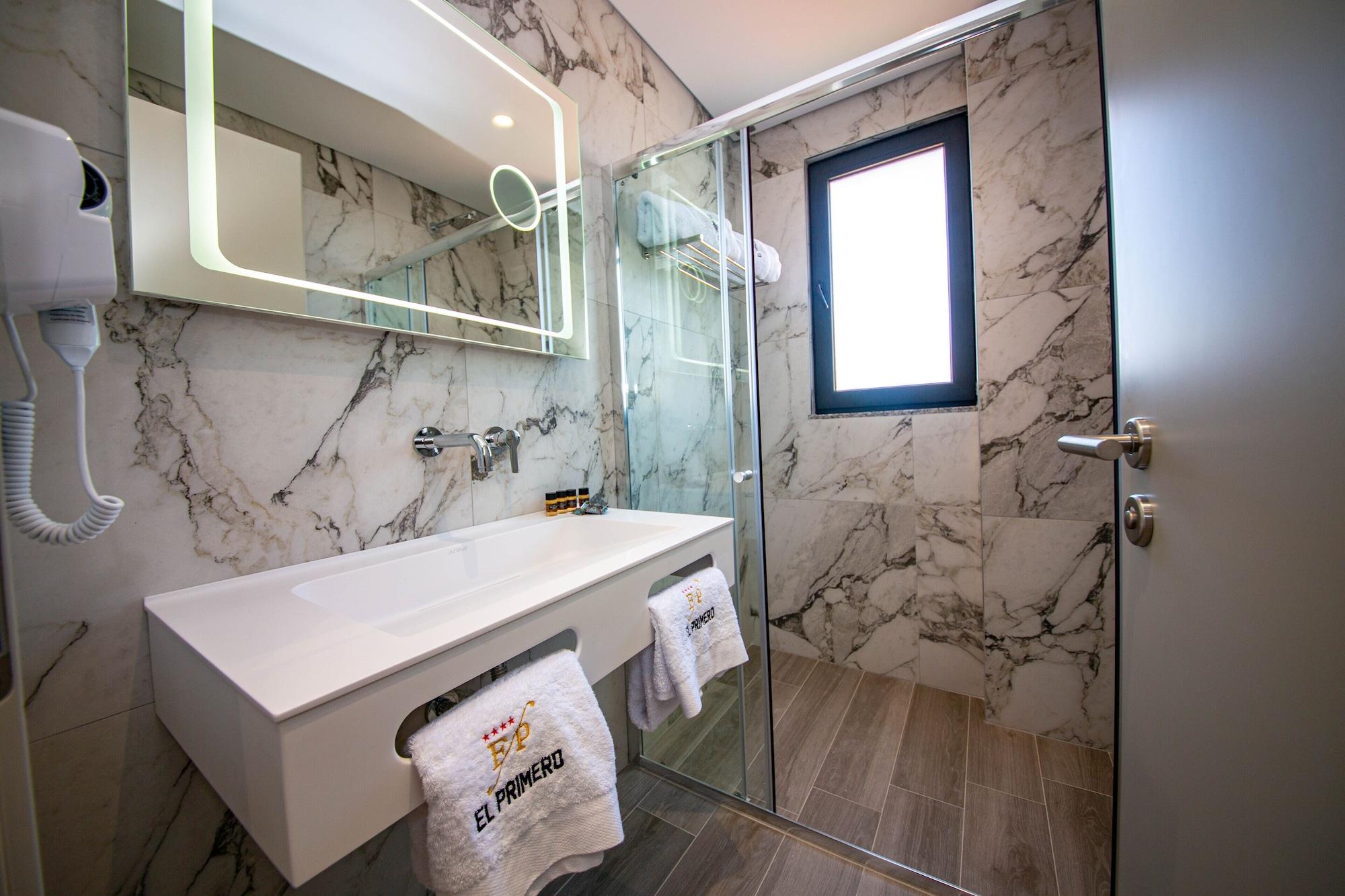 Triple Deluxe King Bed