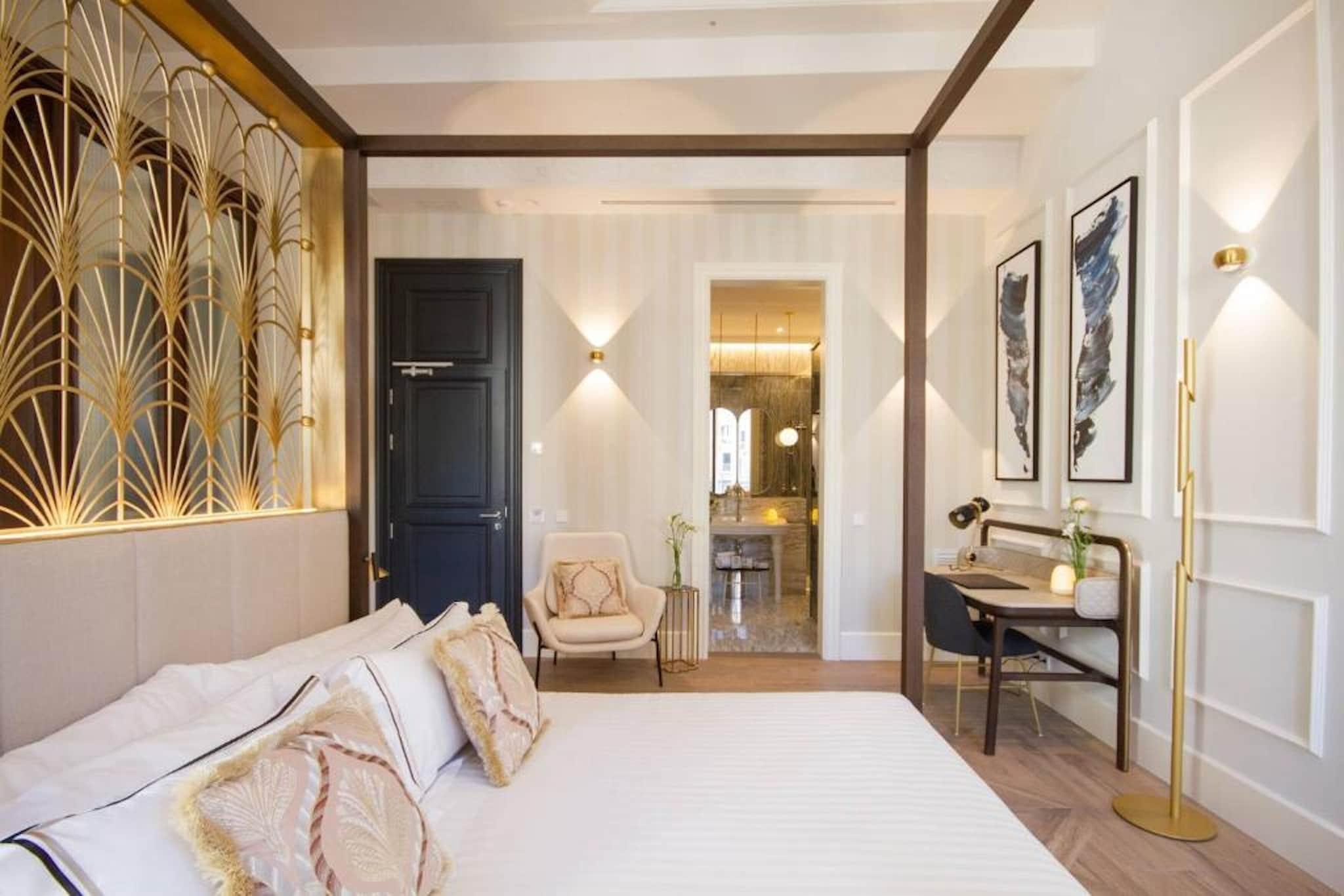 Double Deluxe Queen Bed