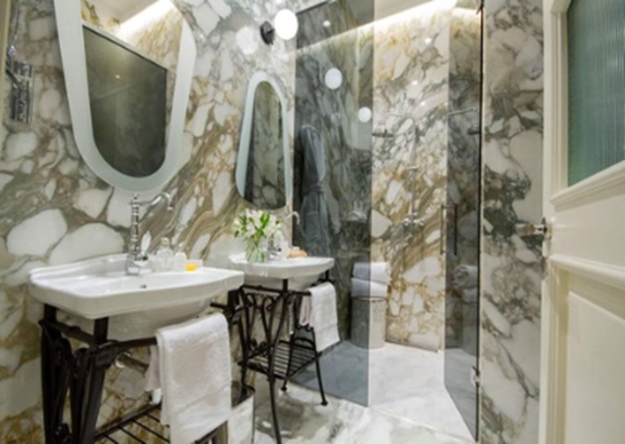 Double Queen Size Bed