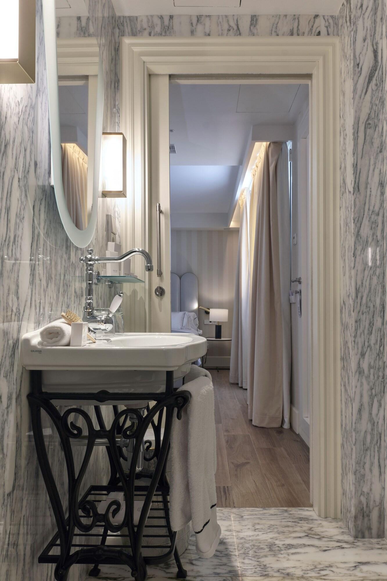 Double Queen Size Bed