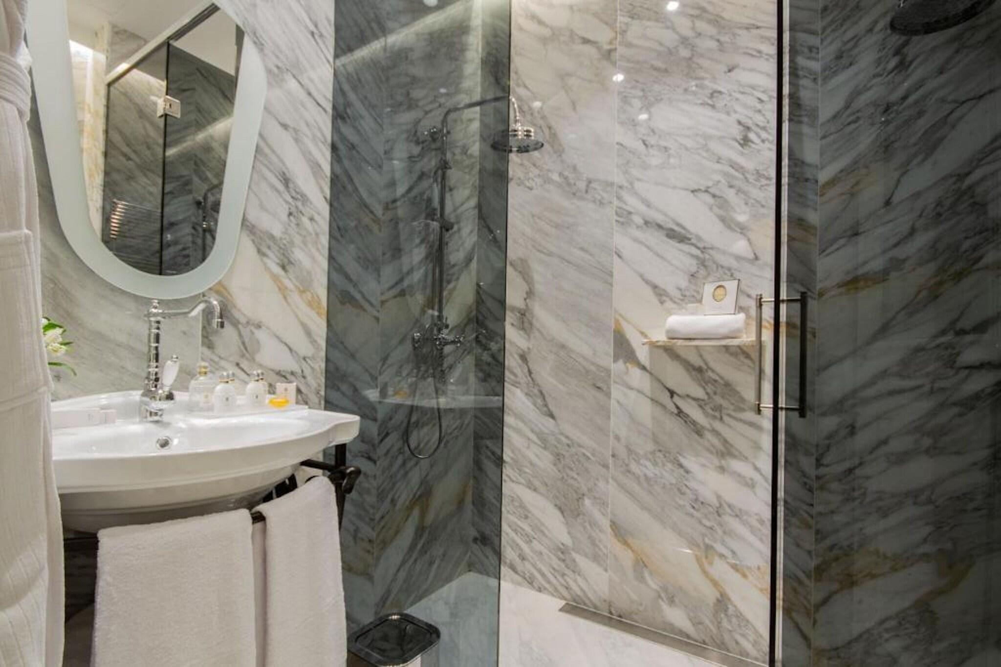 Double Queen Size Bed