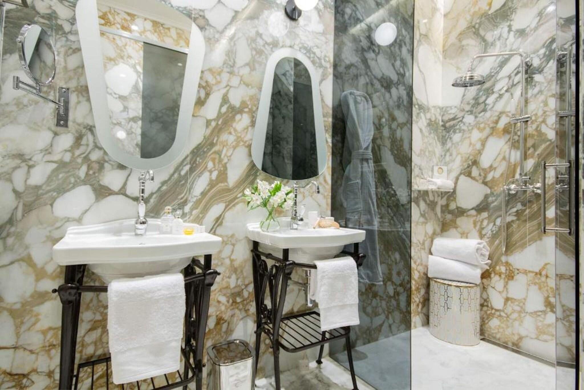 Double Queen Size Bed