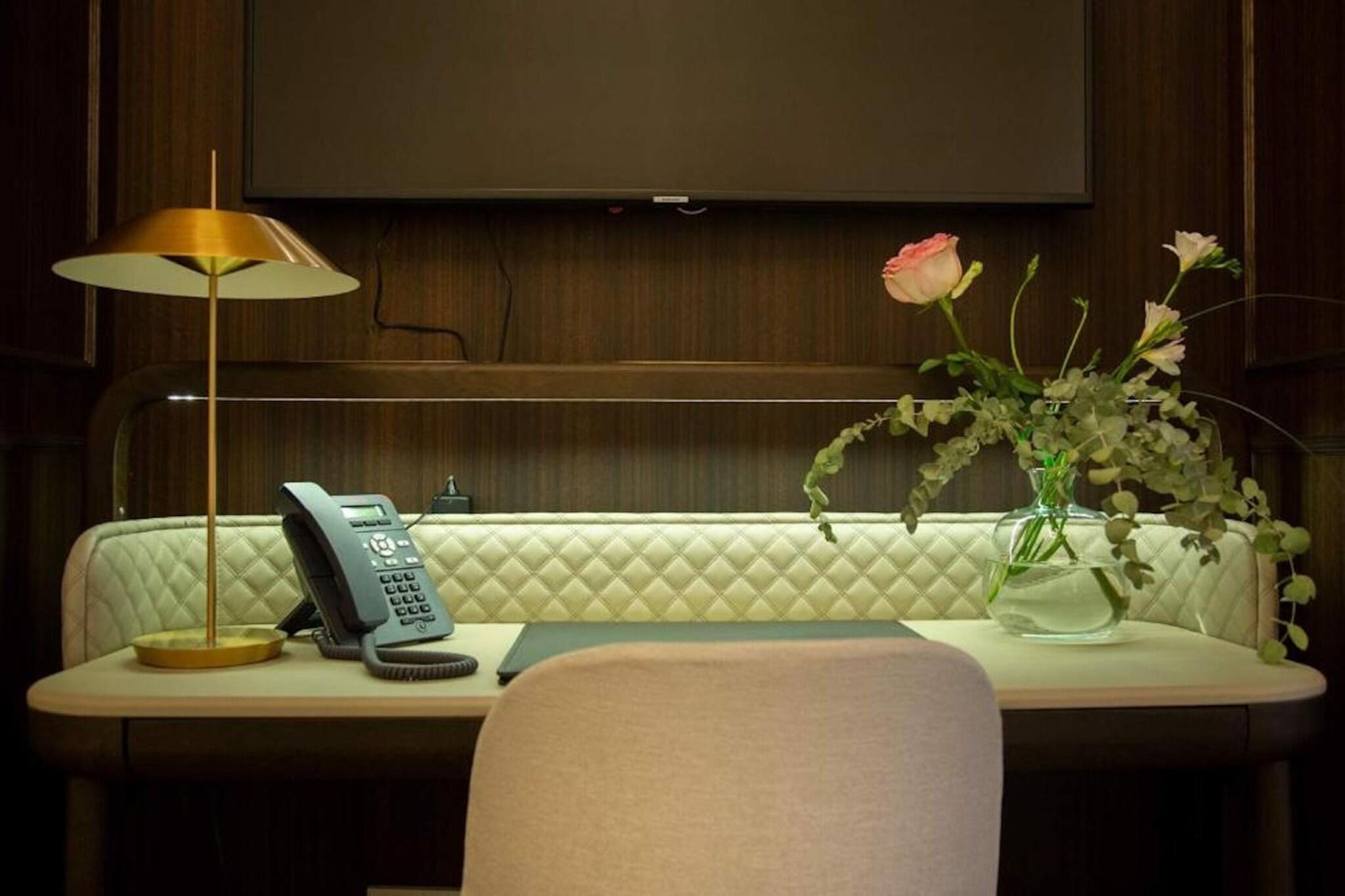 Double Queen Size Bed