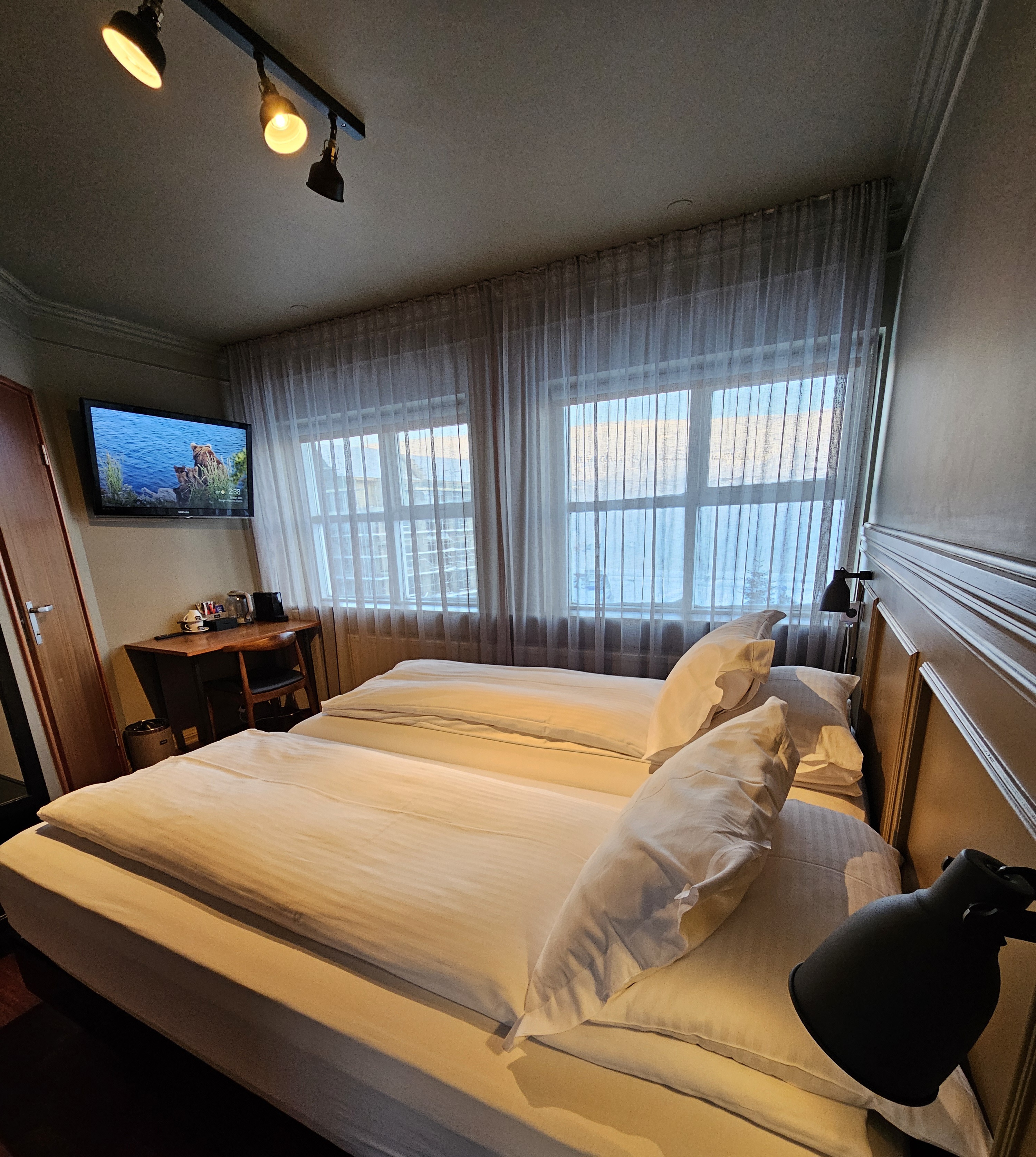 Double Queen Size Bed