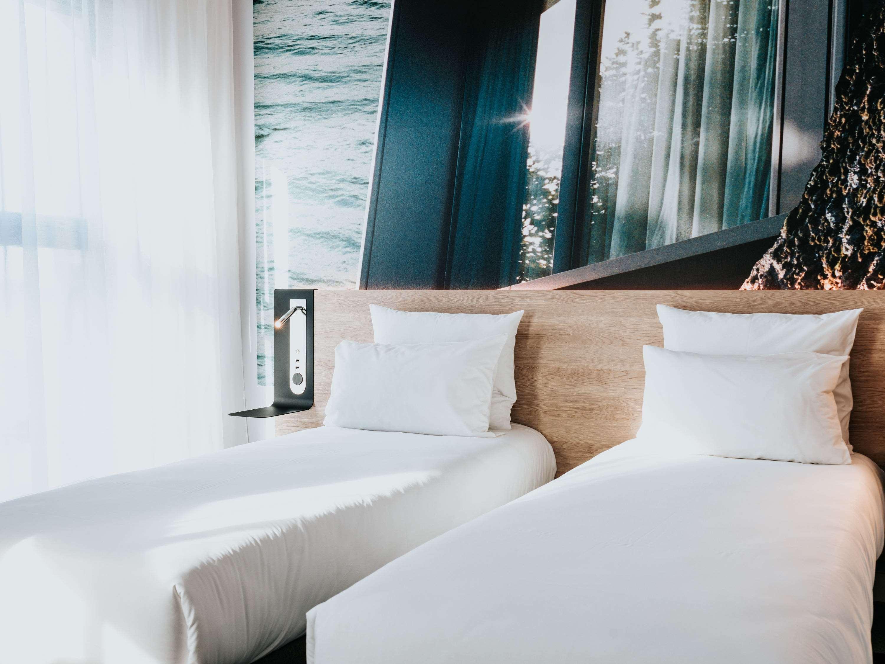 Twin Accessible Superior