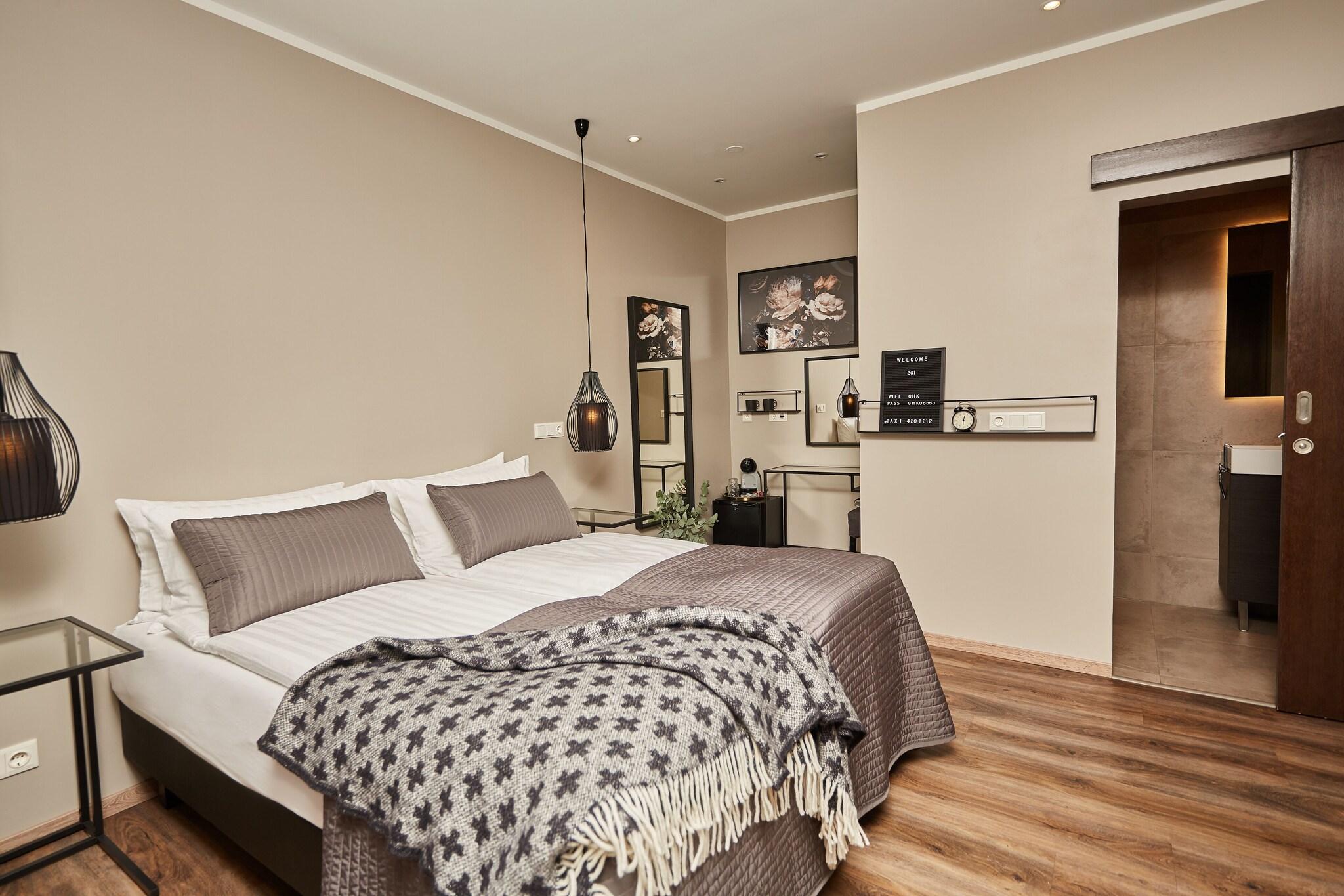 Double Deluxe Queen Bed