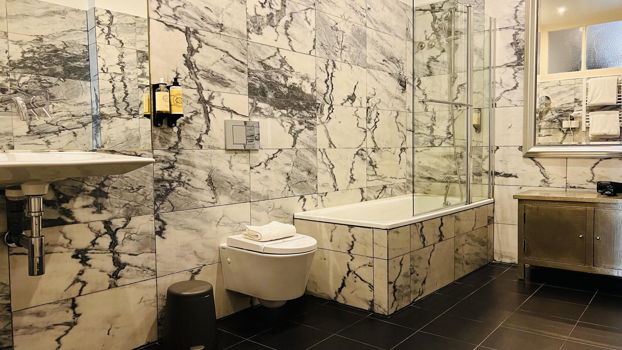 Double Superior Queen Bed