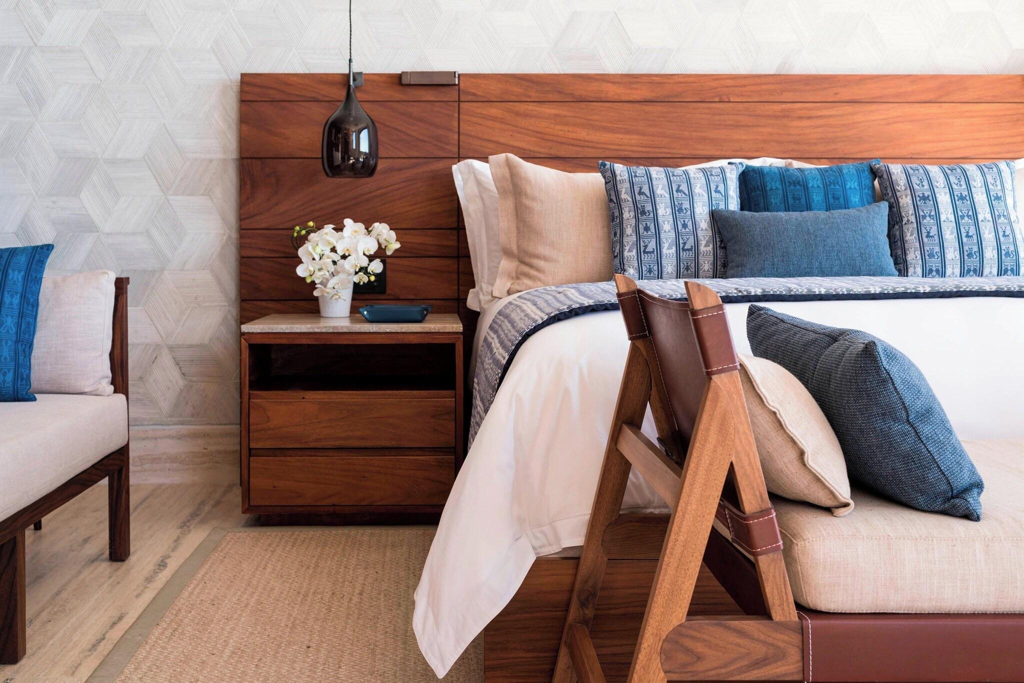 Double Partial Ocean View King Bed