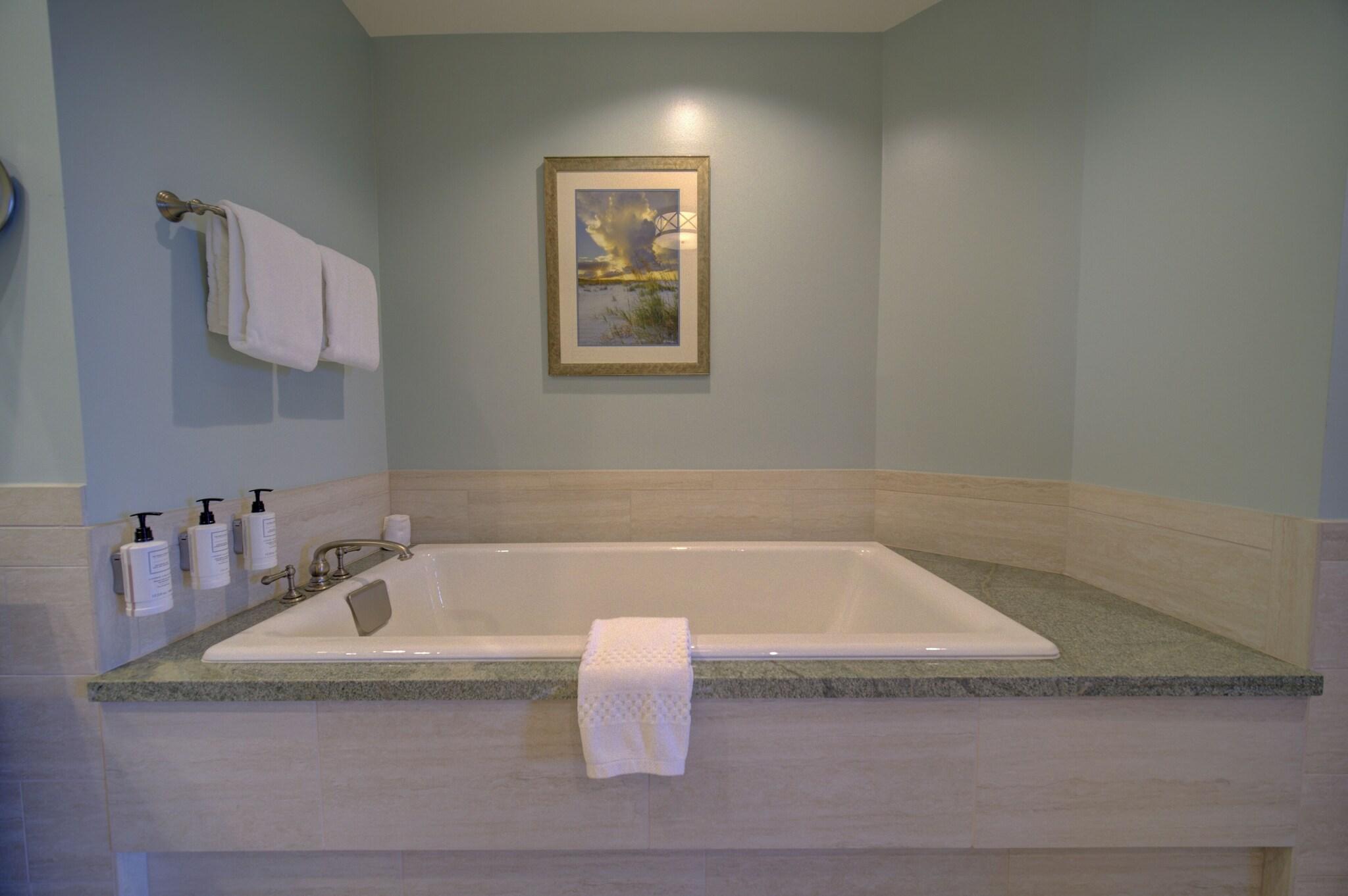 Suite Pool View King Bed