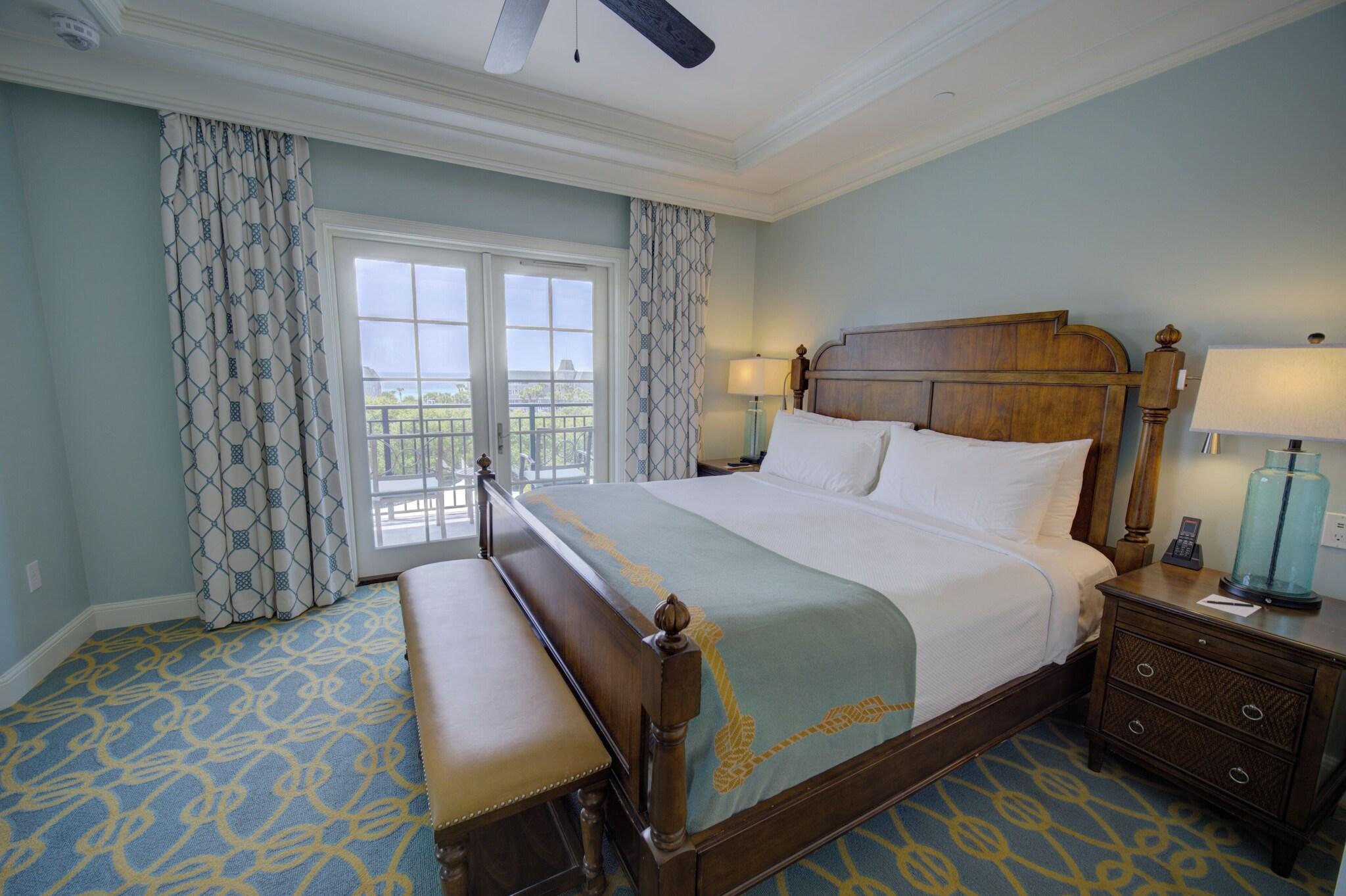 Suite Pool View King Bed