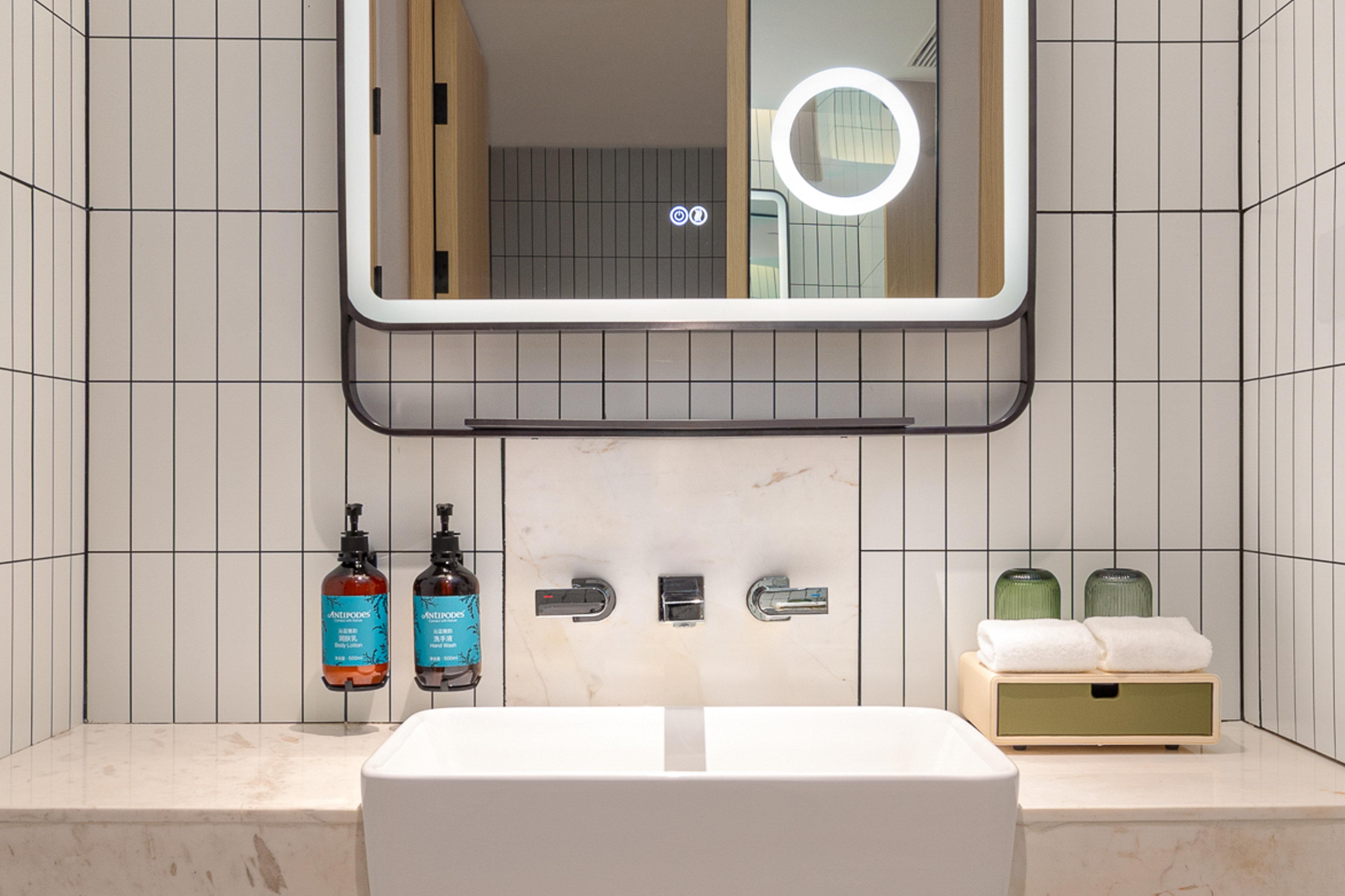 Double Accessible with Views