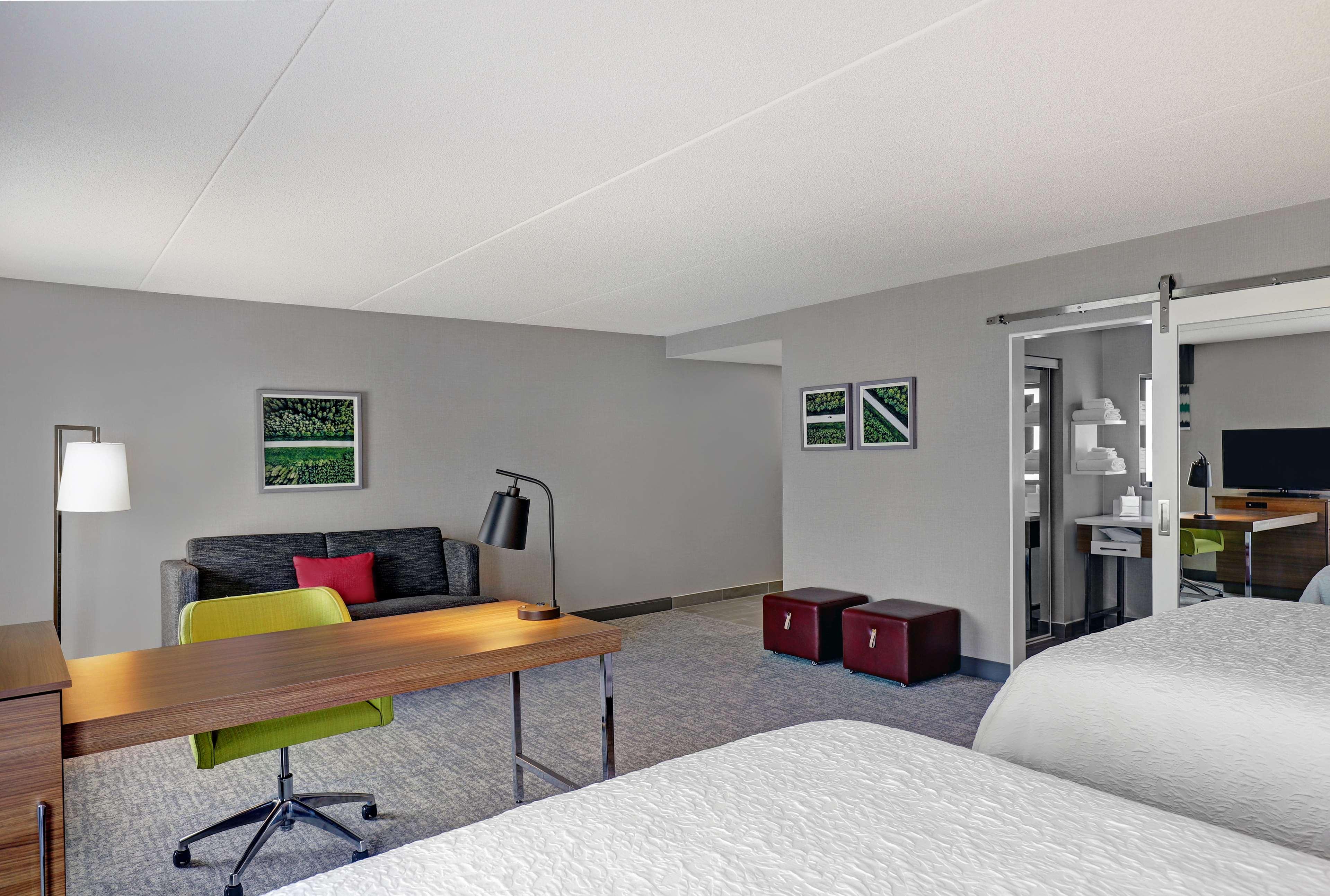 Studio Two Queen Beds Non Smoking