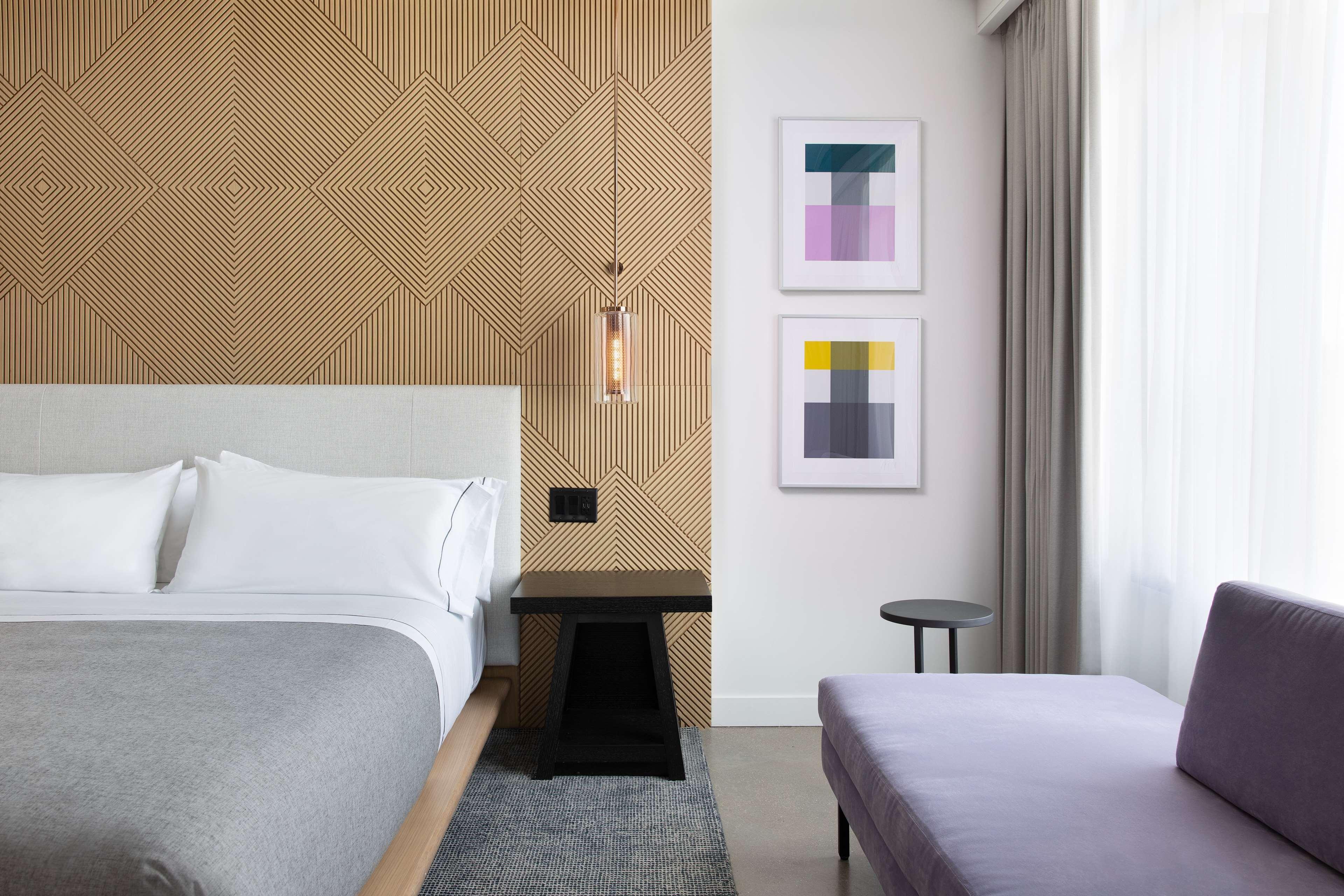 Suite Accessible King Size Bed