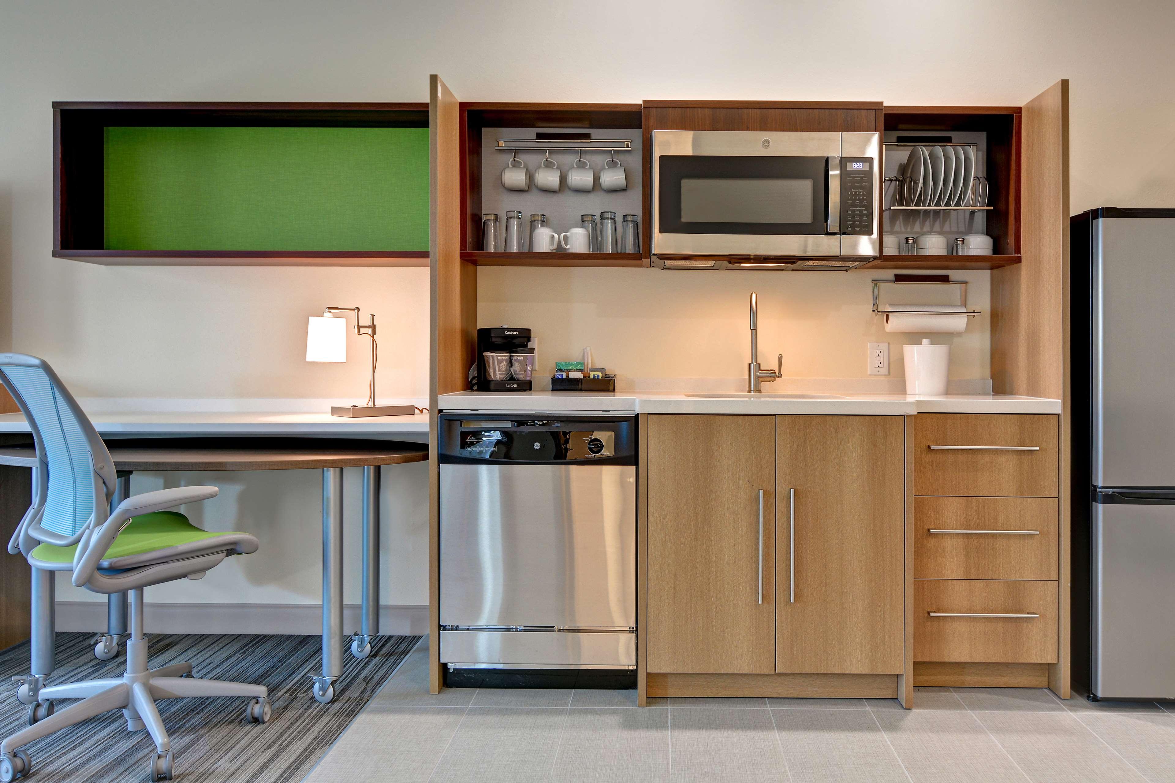 Studio Two Queen Beds Non Smoking