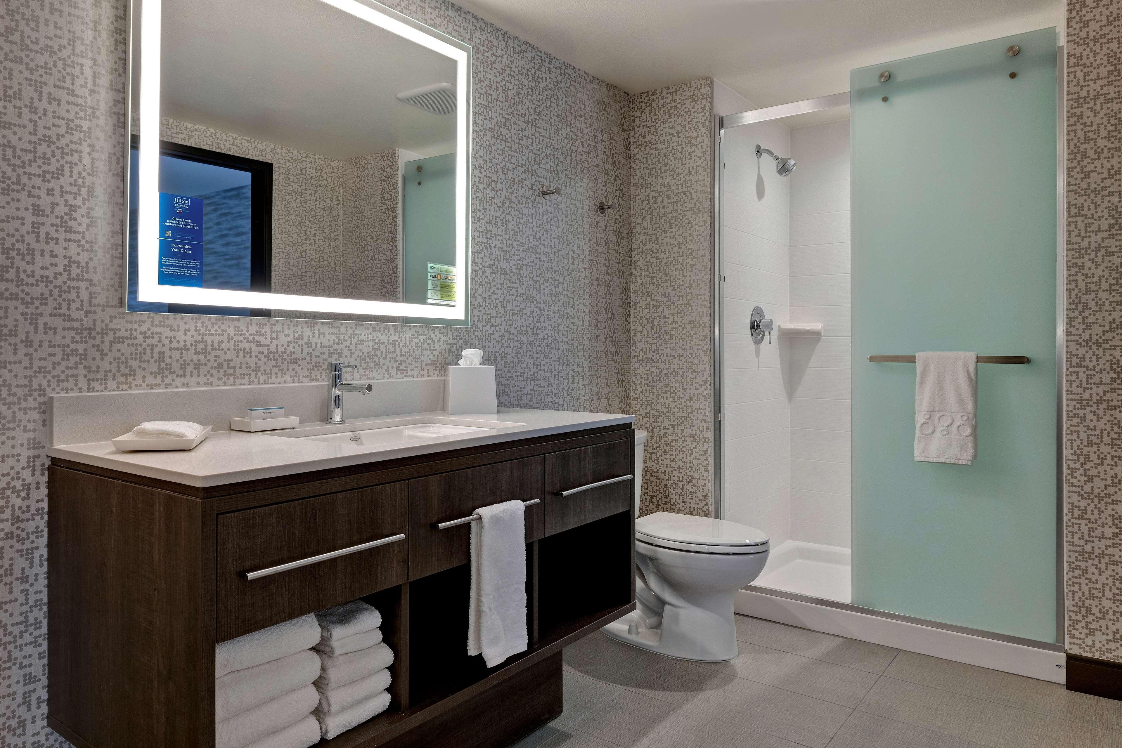 Studio Two Queen Beds Non Smoking