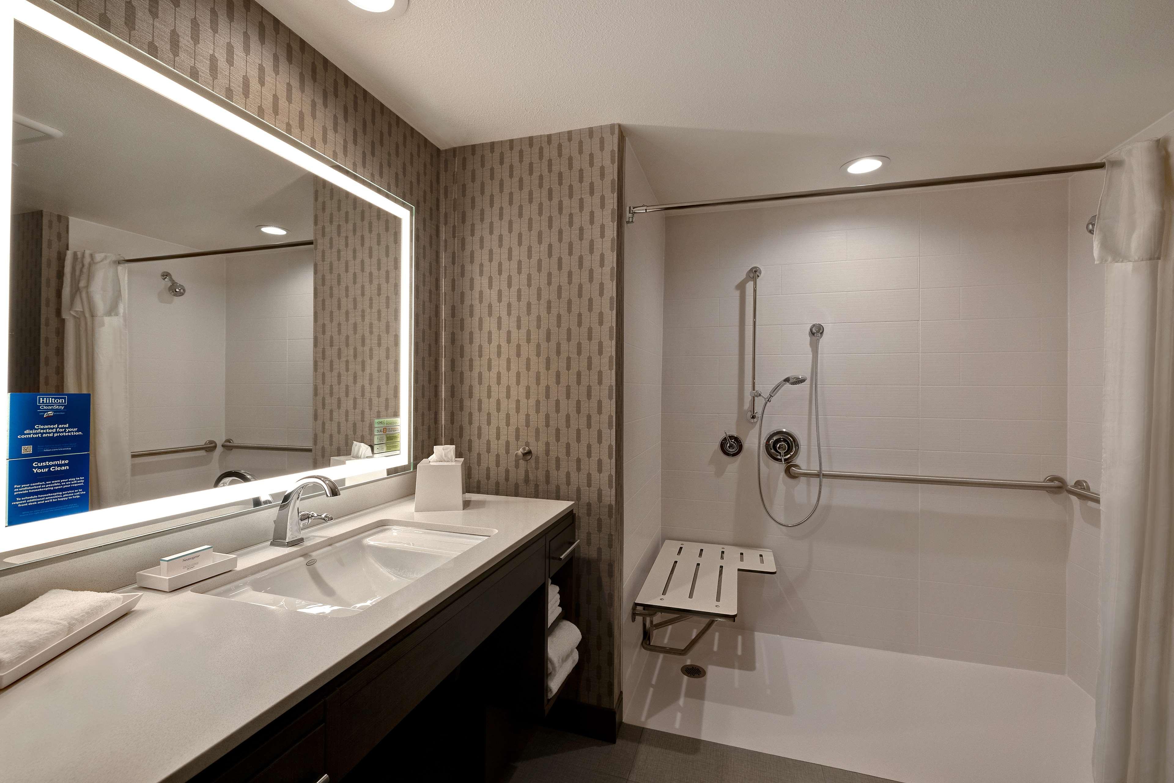 Studio Accessible King Size Bed