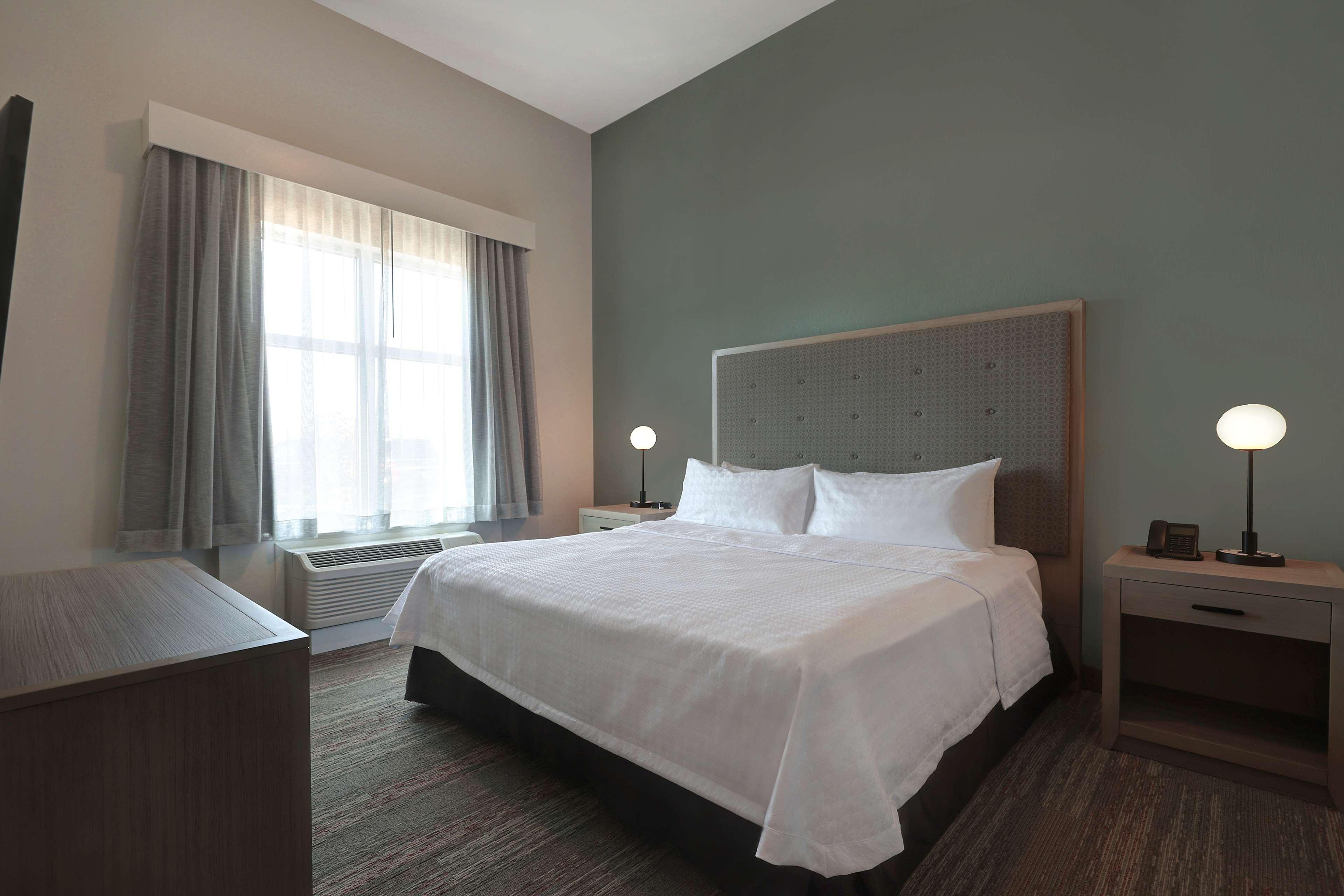 Suite Accessible King Size Bed