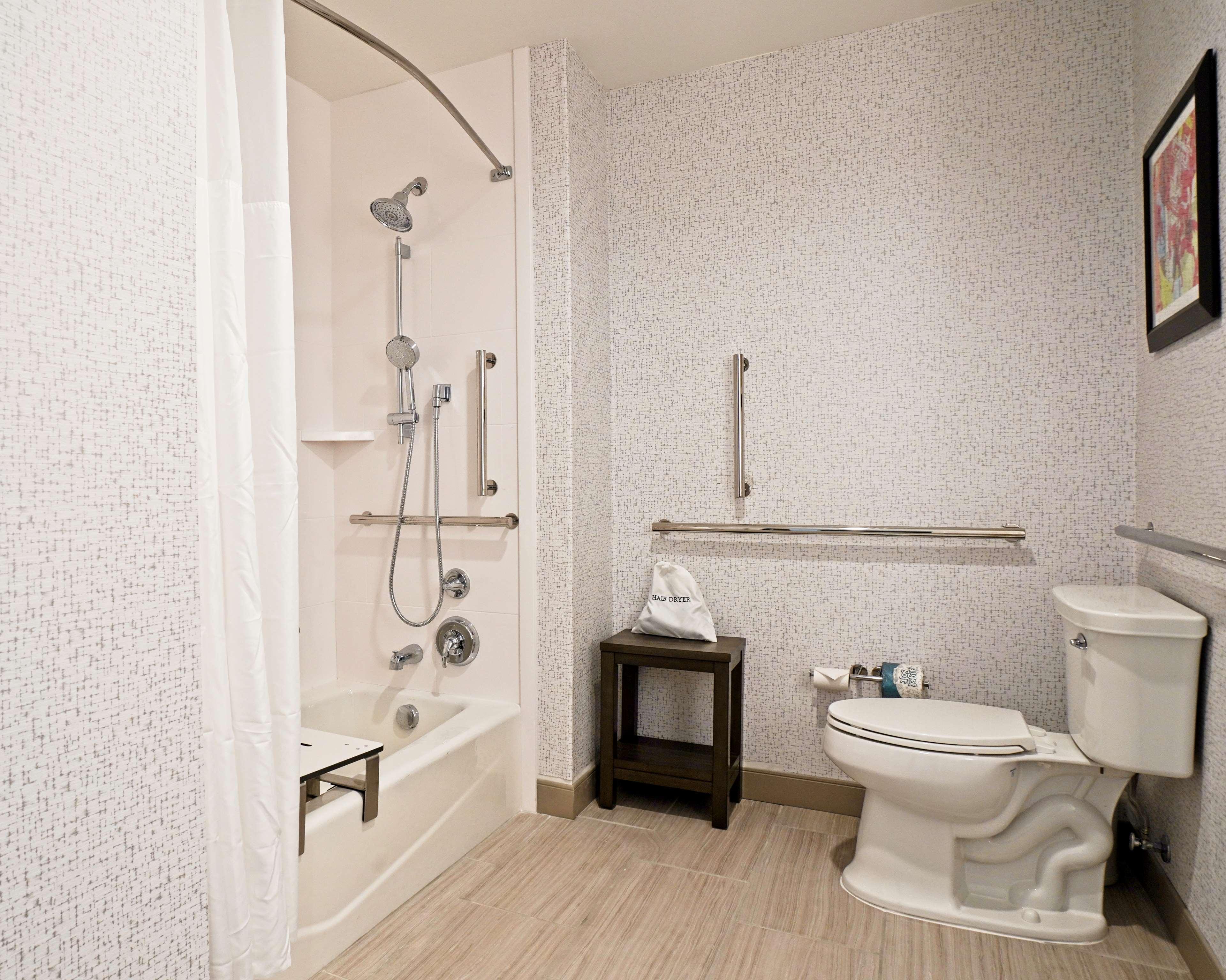 Suite Accessible King Size Bed