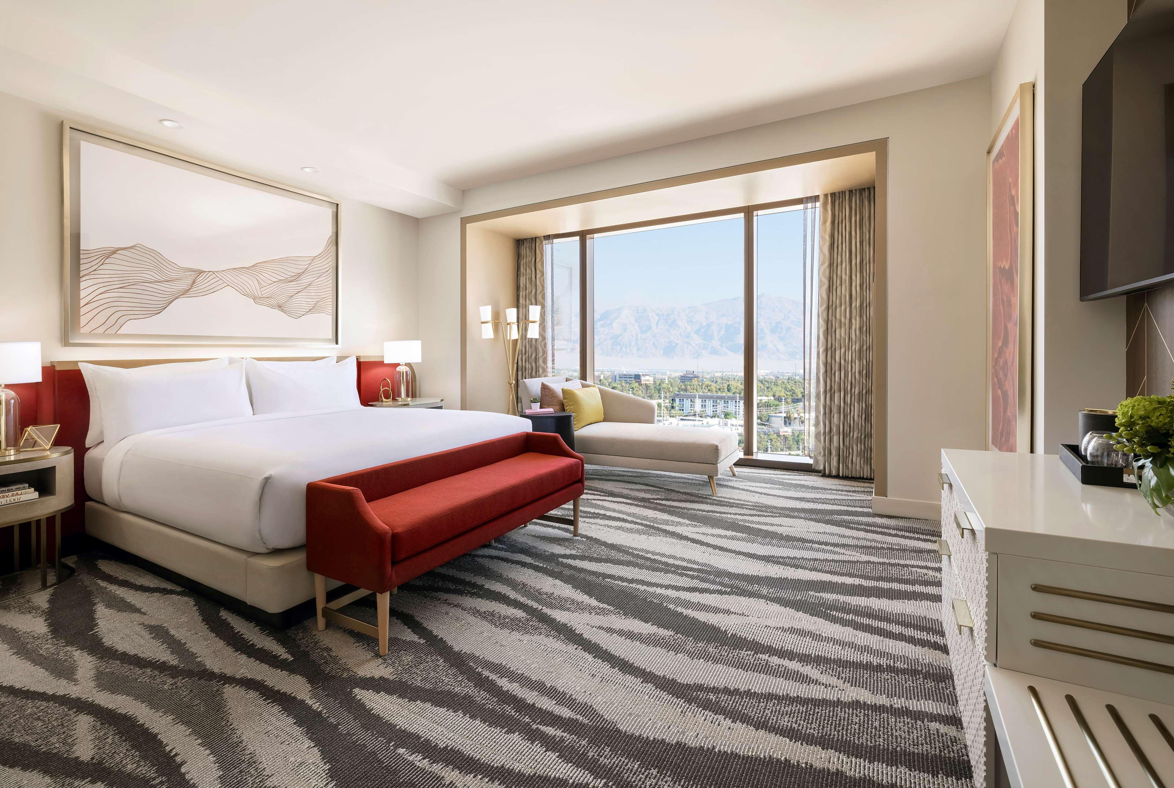 Suite City View King Bed