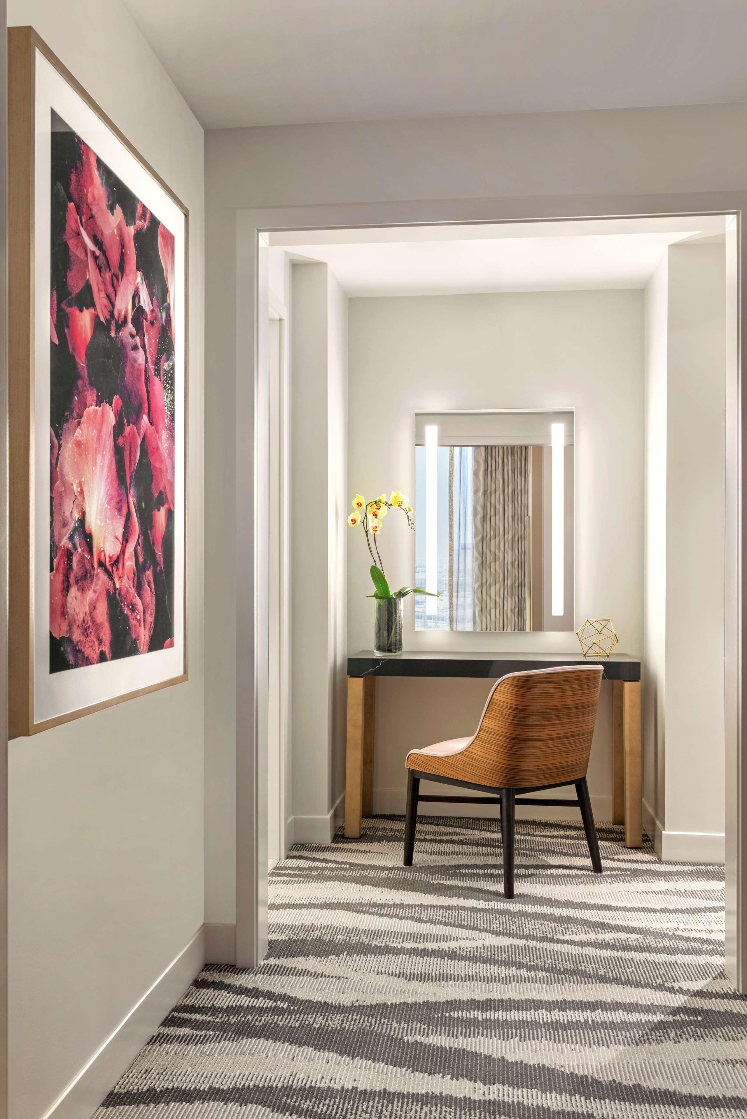 Suite City View King Bed