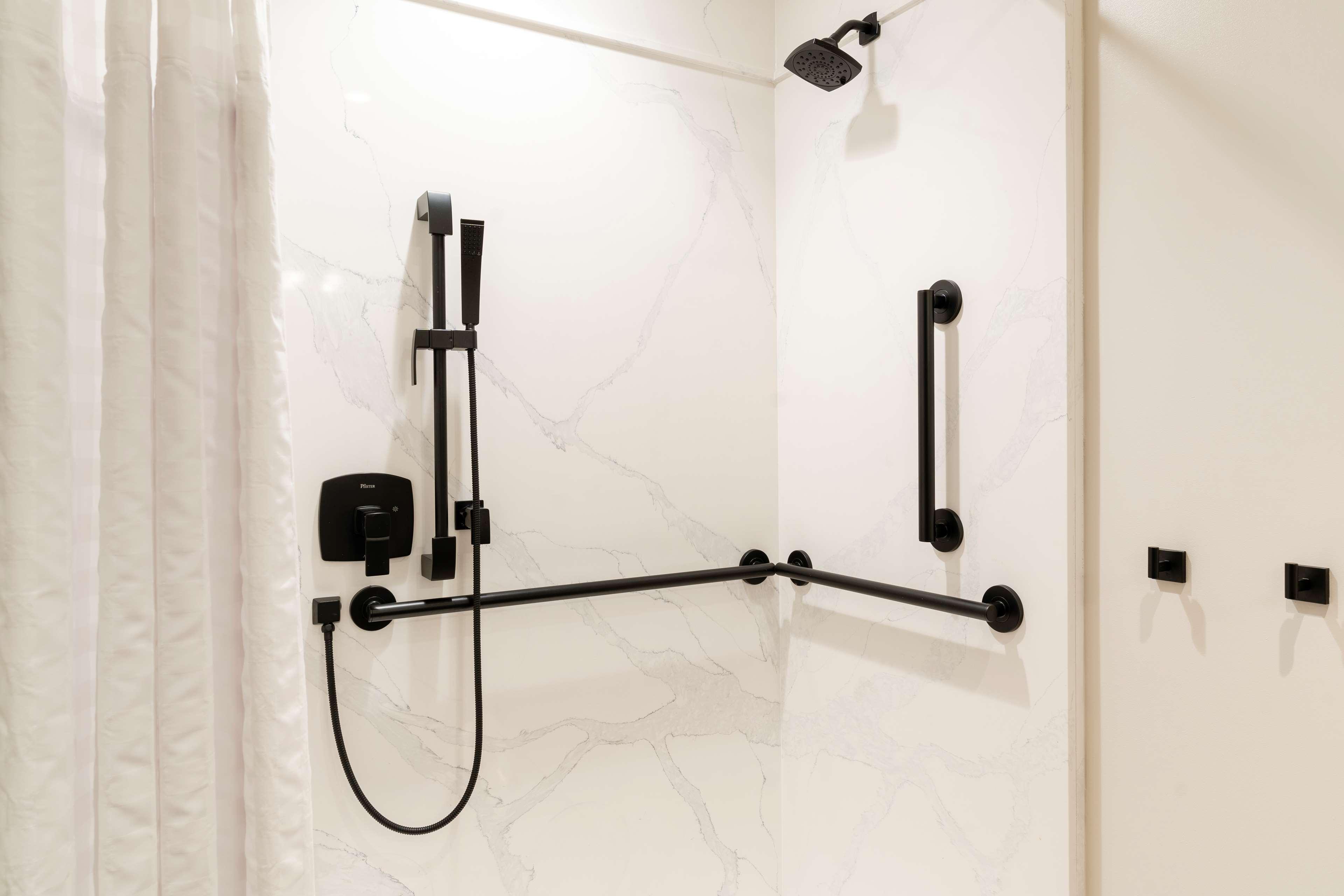 Junior Suite Accessible