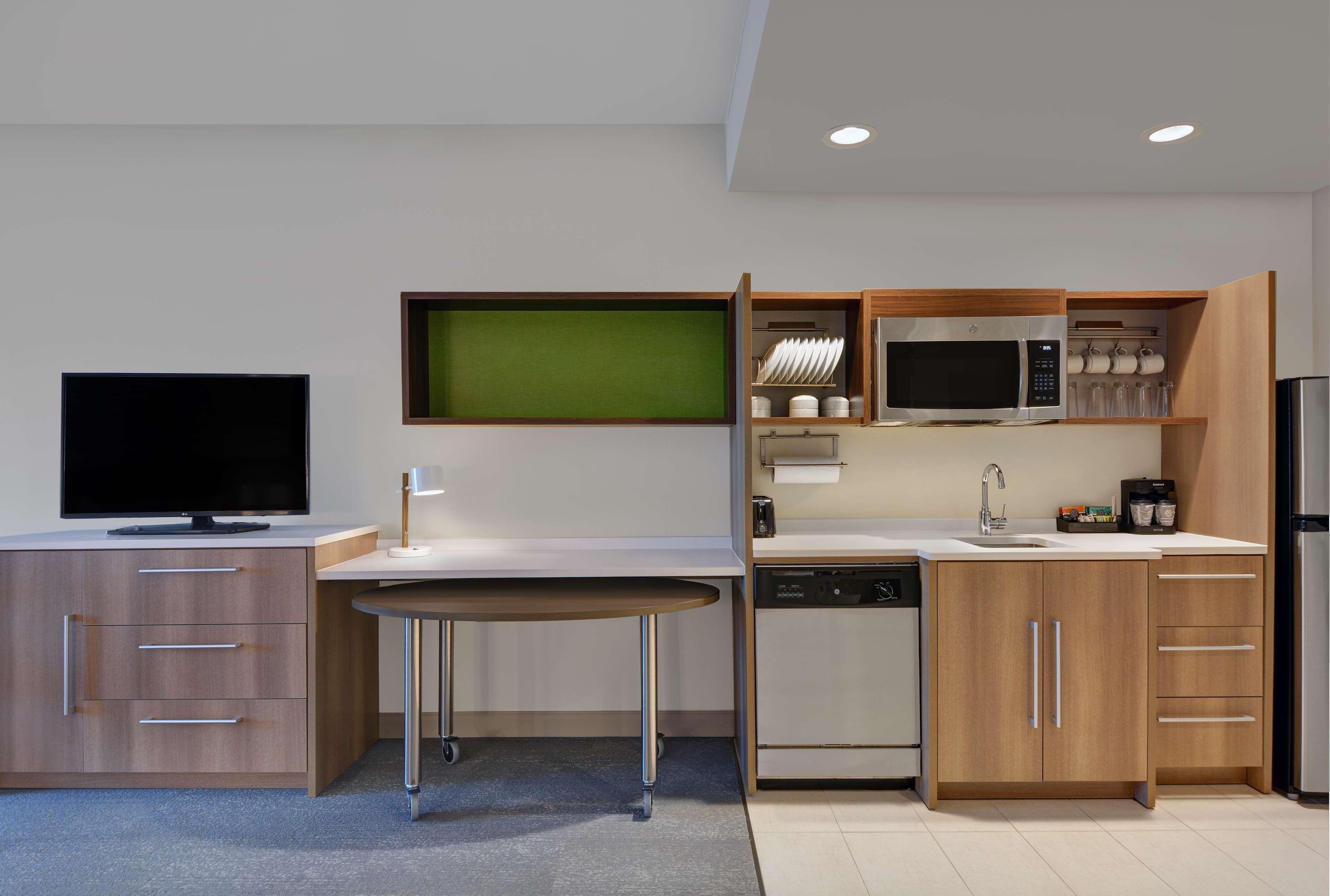 Studio Two Queen Beds Non Smoking