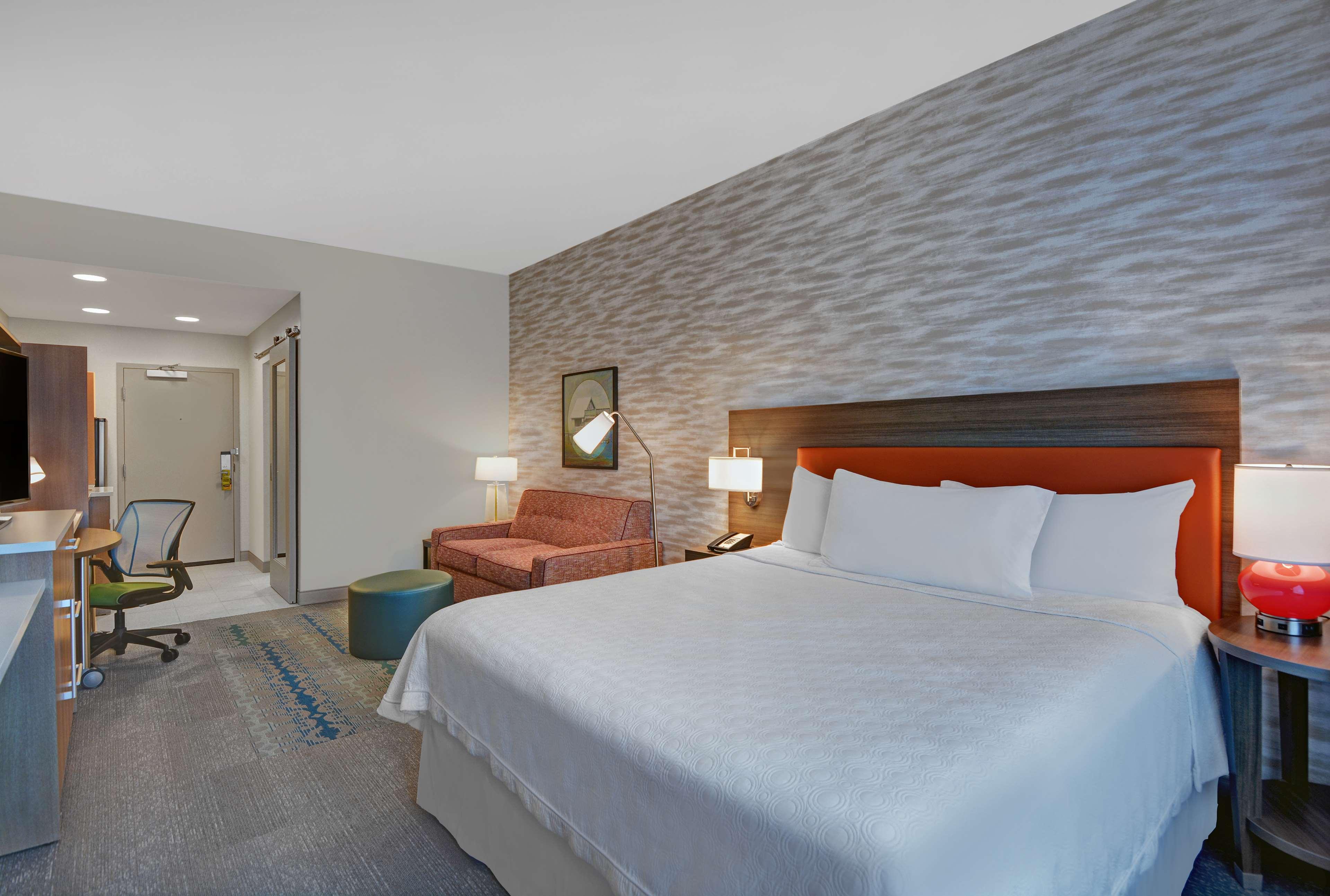 Studio Accessible King Size Bed