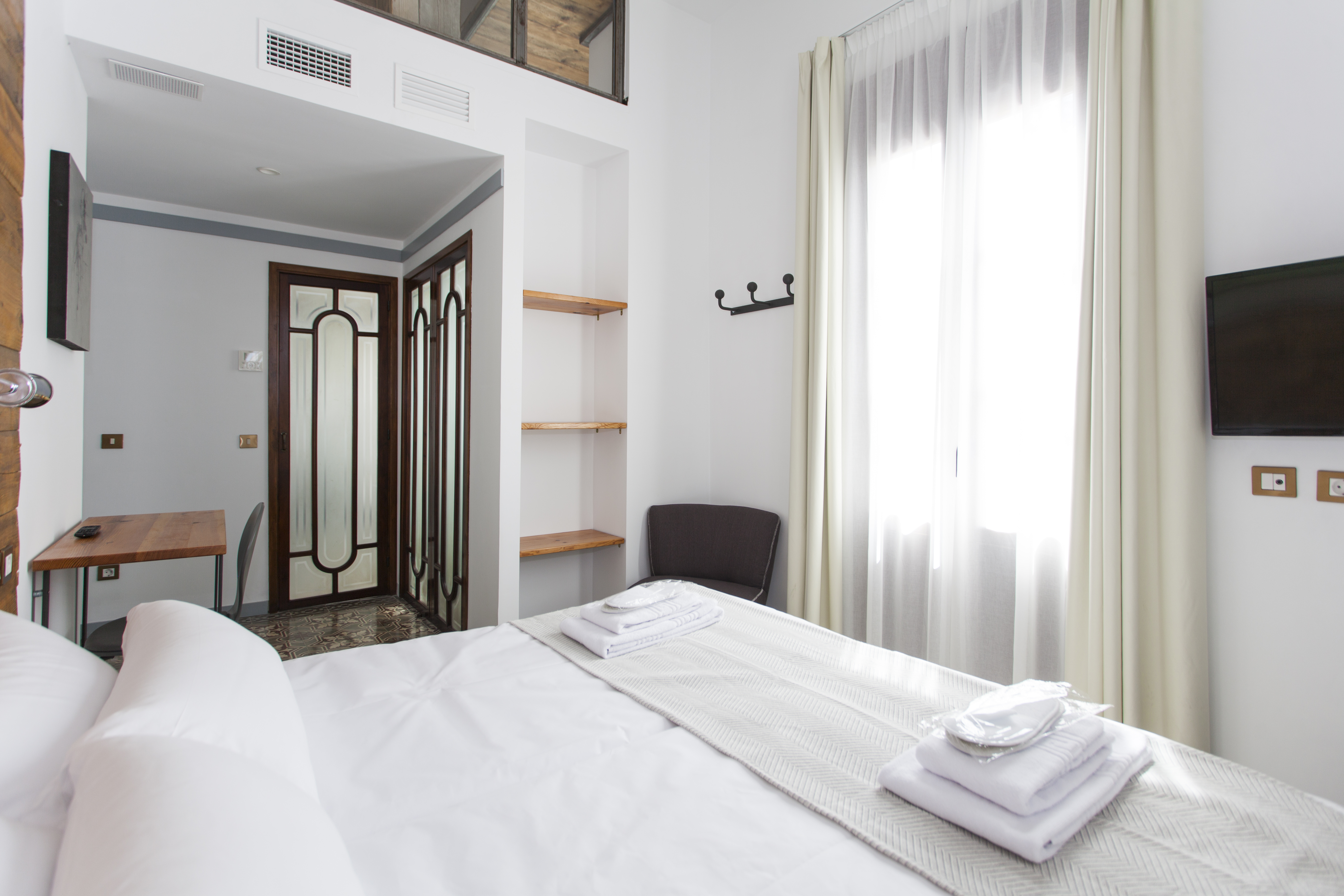 Double Deluxe One Bed