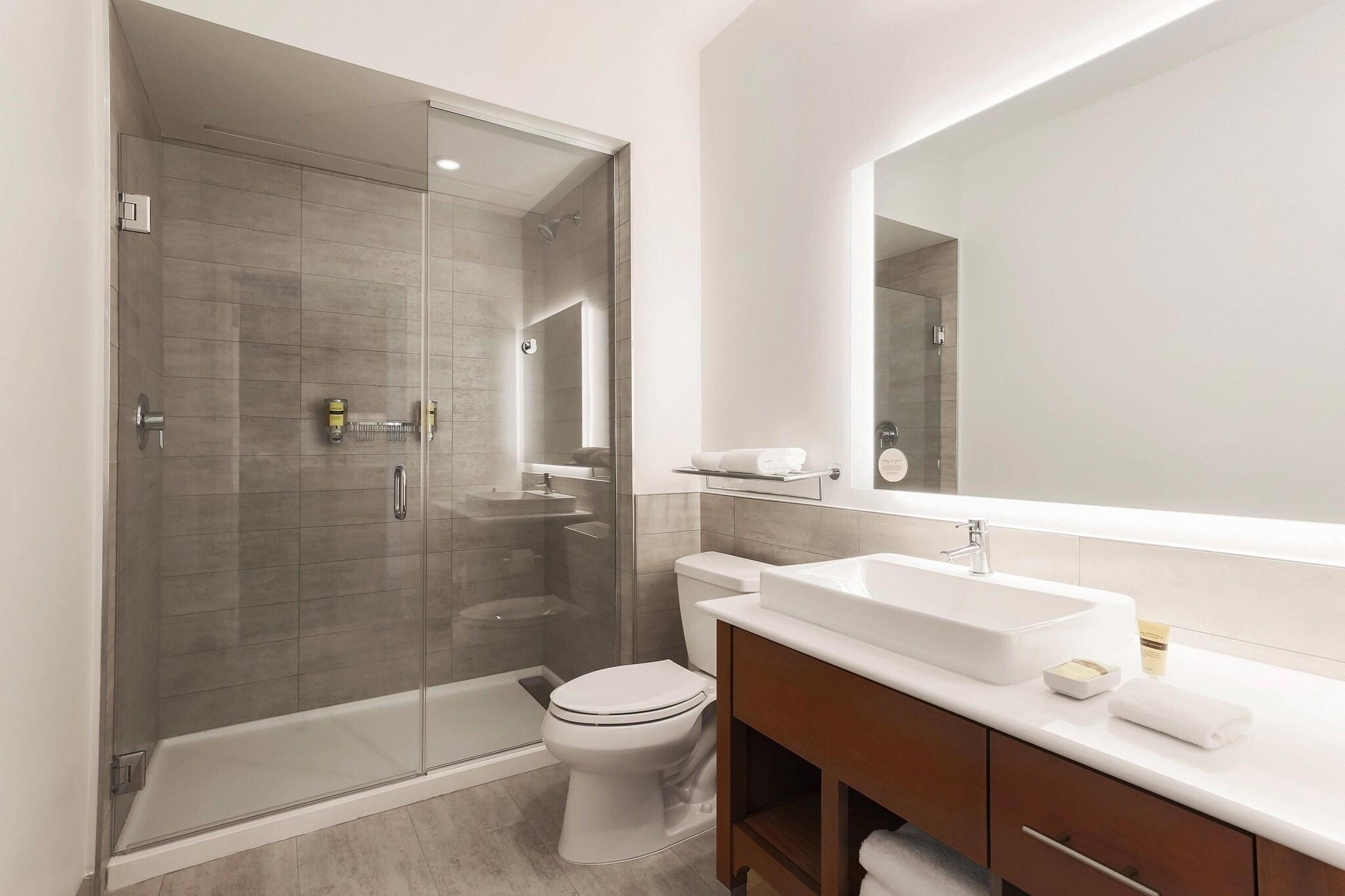 Studio Two Queen Beds